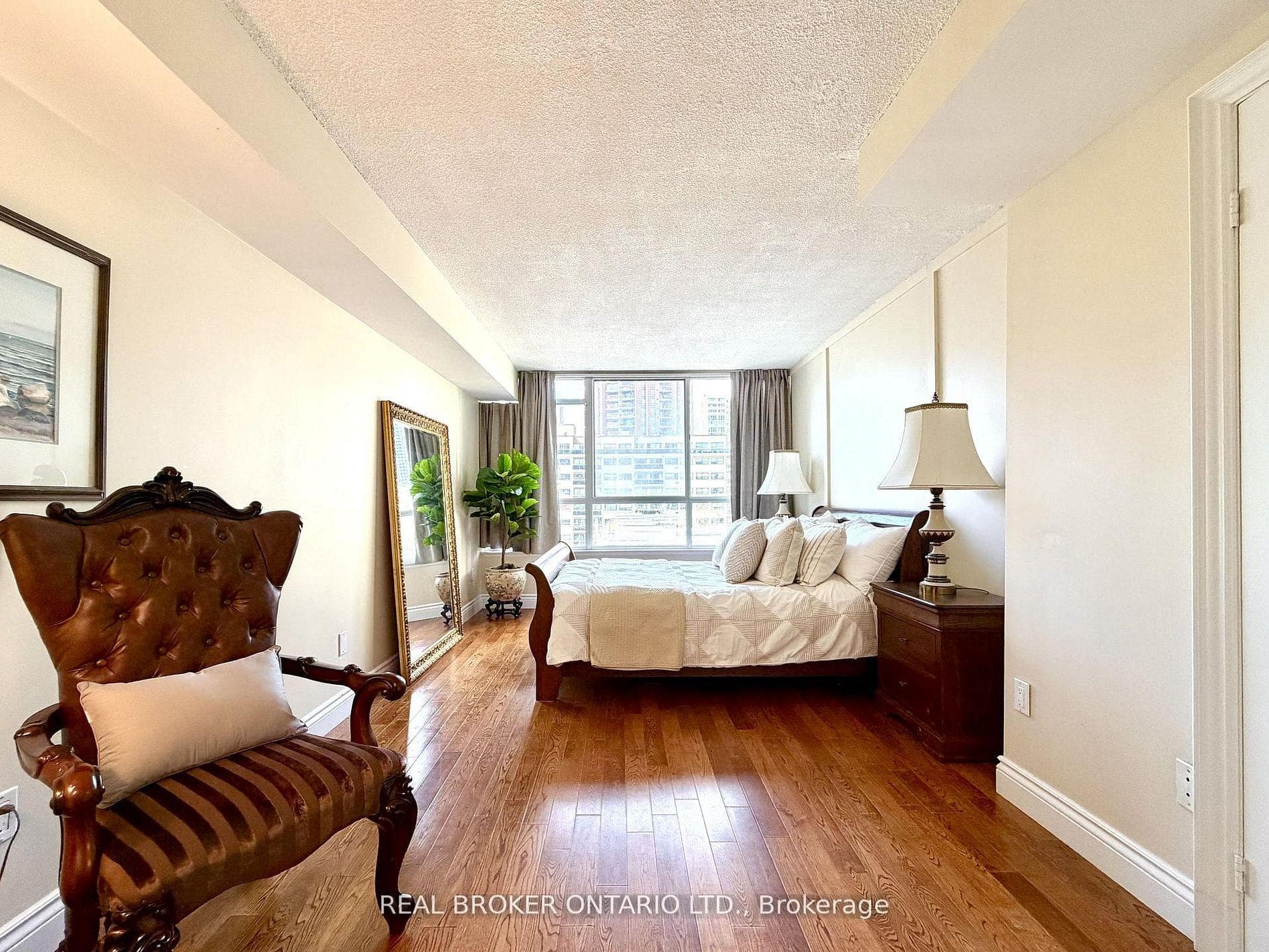 130 Carlton Street Unit 602 photo 21