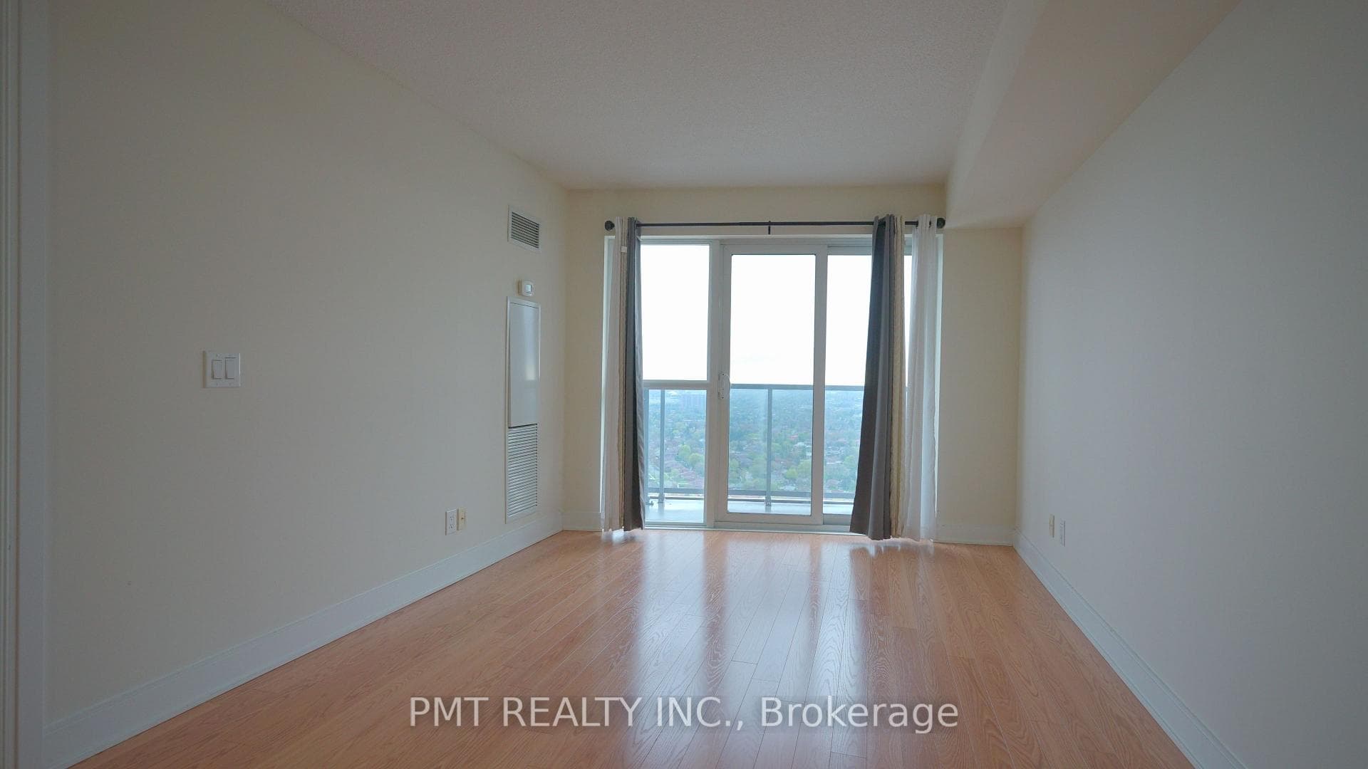 135 Village Green Square Unit 3925 photo 9