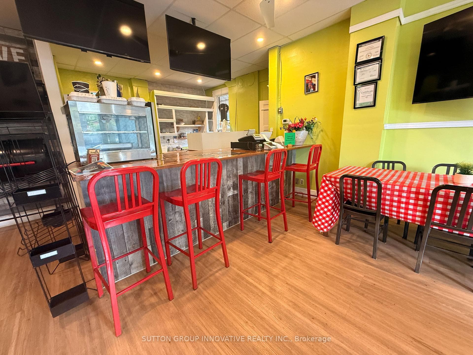 486 James Street photo 2