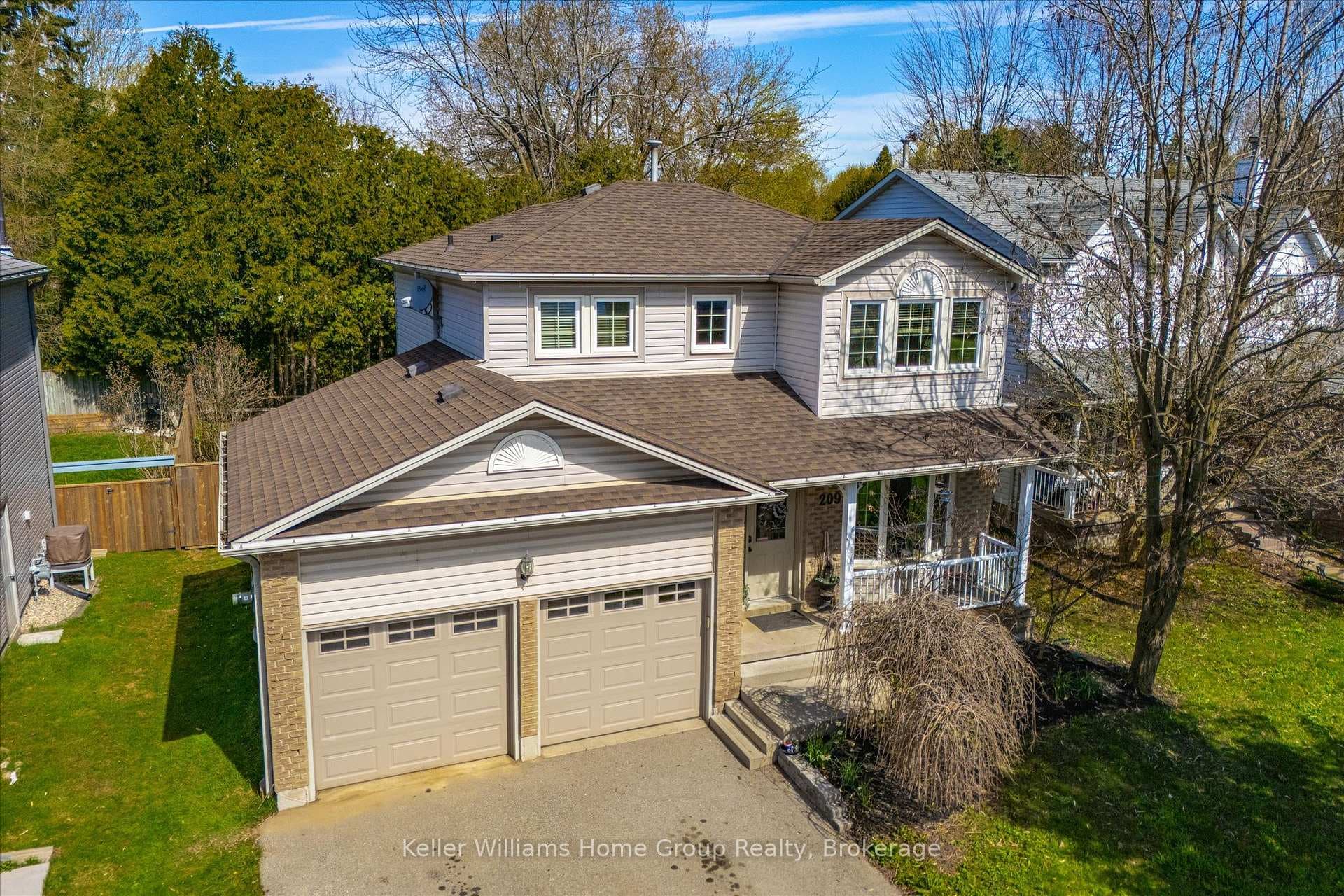 209 Elizabeth Crescent photo 3