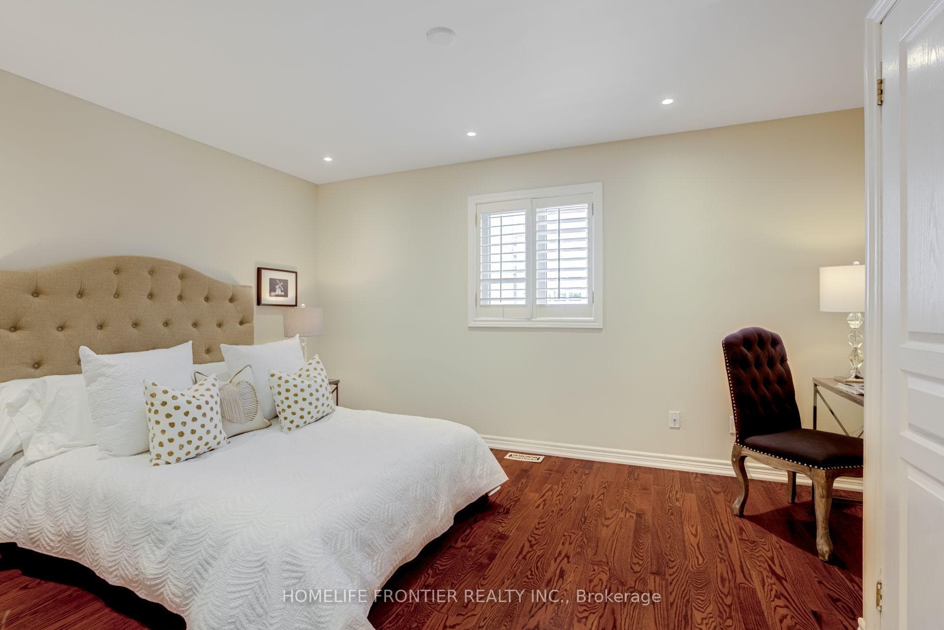 22 Balmoral Avenue Unit 4 photo 31