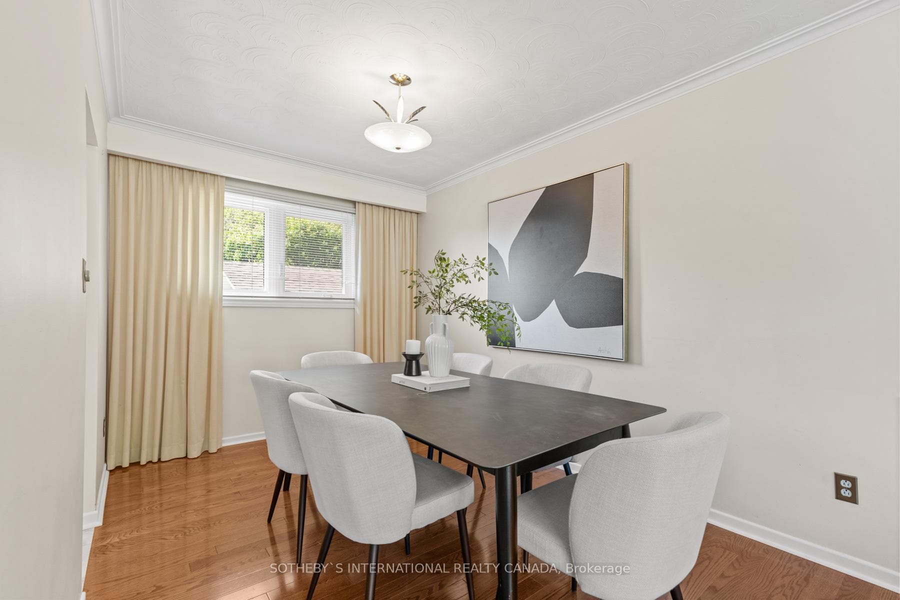 1176 Grange Road photo 2