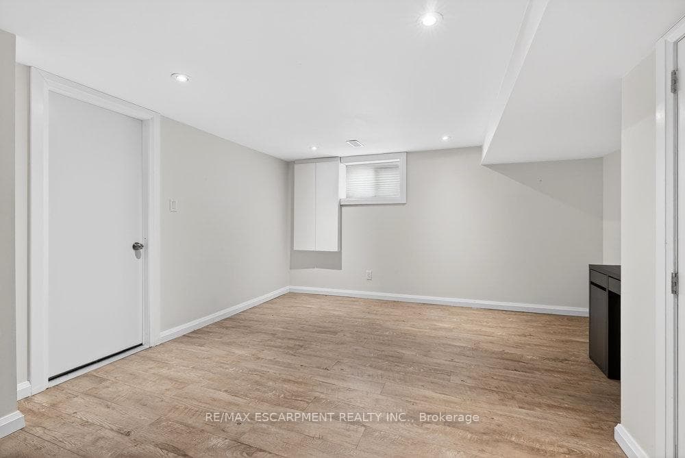 479 Bridgman Avenue photo 30
