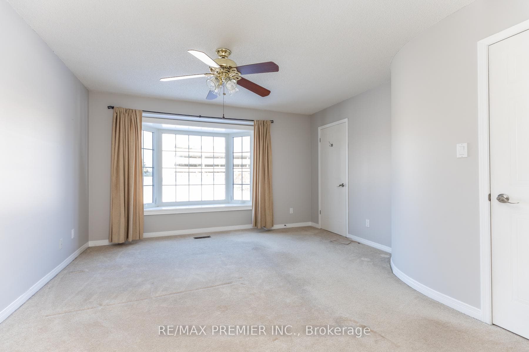 49 Bassett Boulevard Unit Main photo 28