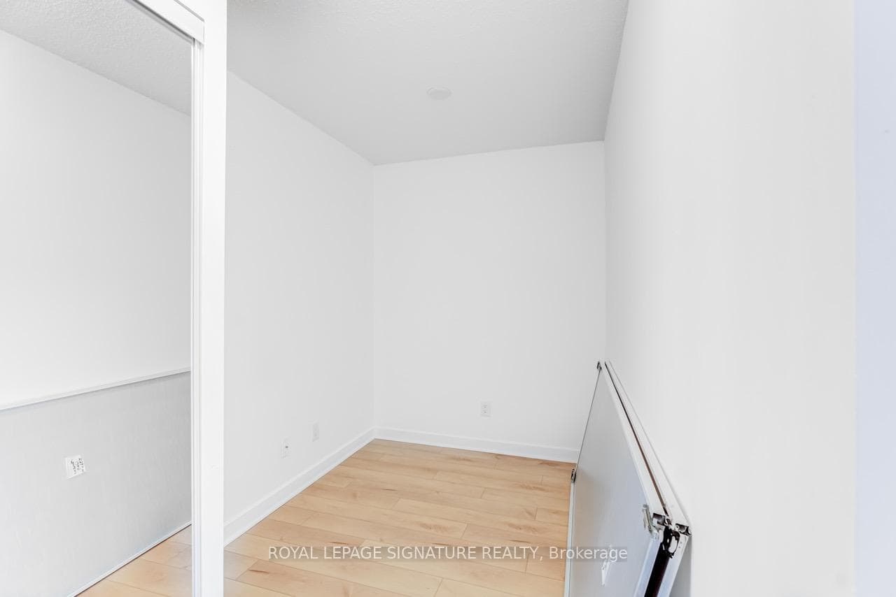 33 Bay Street Unit 1205 photo 4