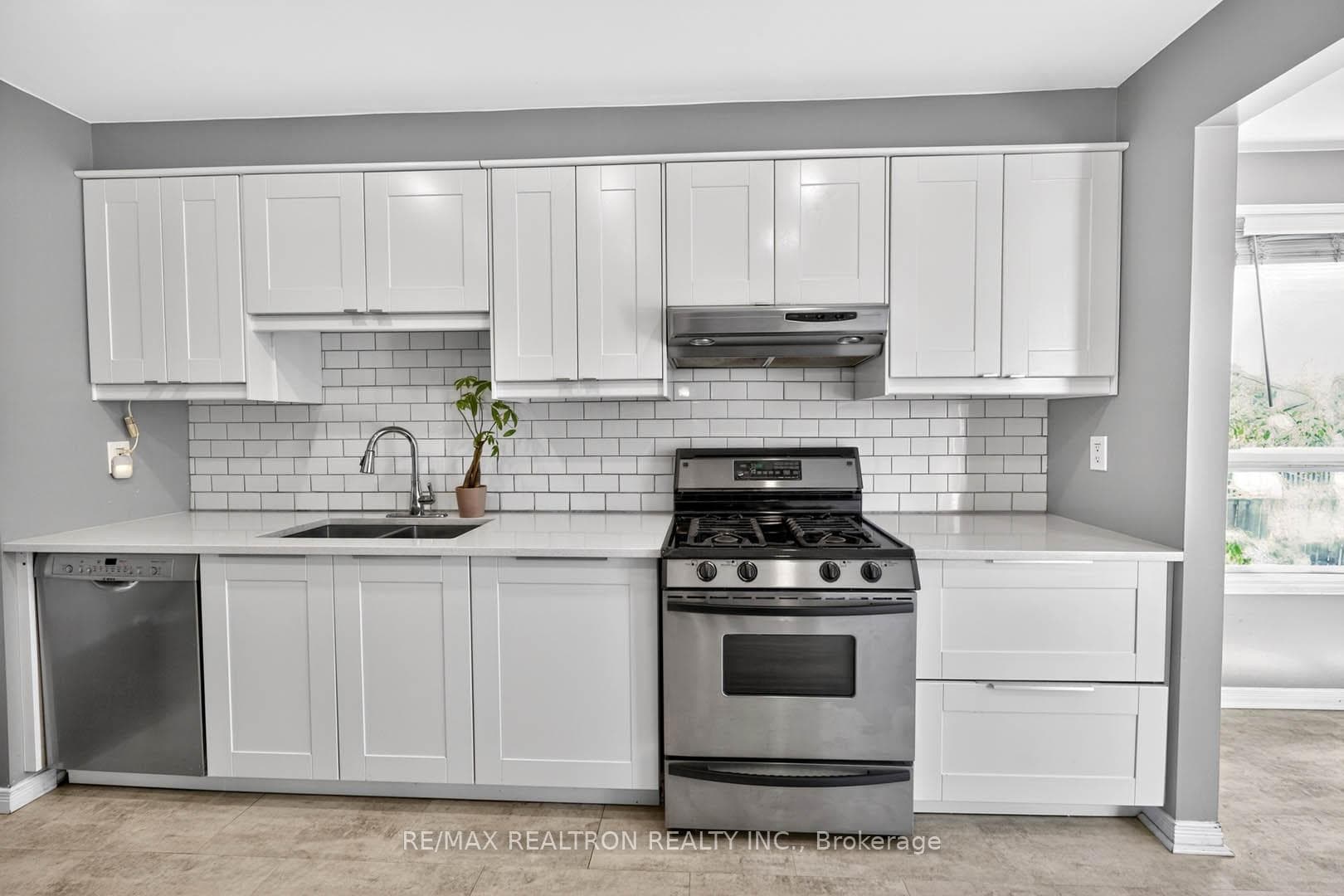 18 Castille Crescent photo 12