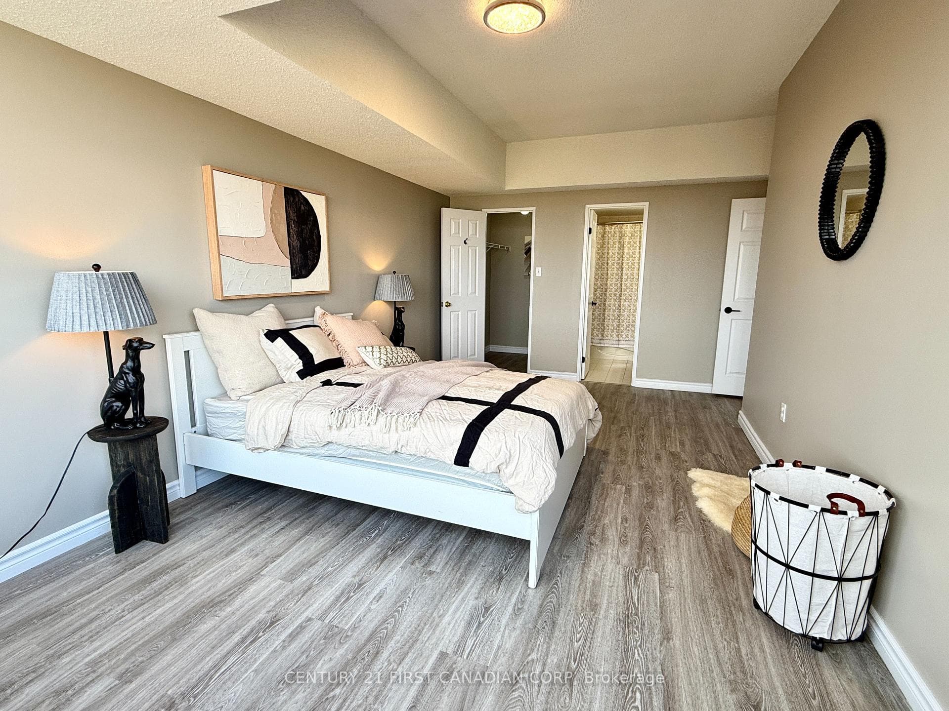 744 Wonderland Road Unit 1203 photo 21