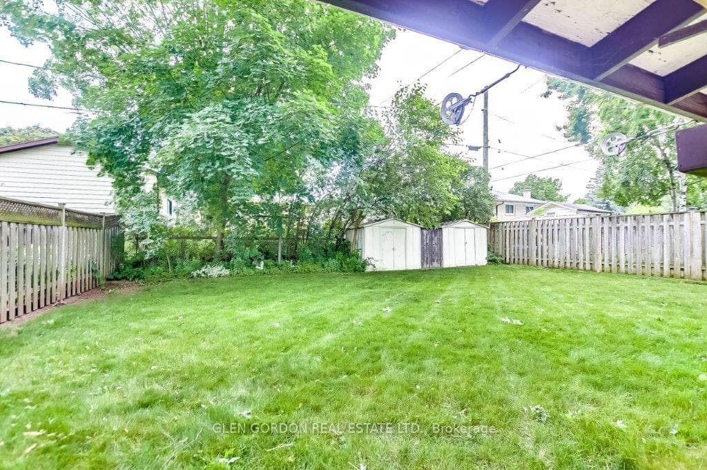 52 Arcadia Crescent photo 32