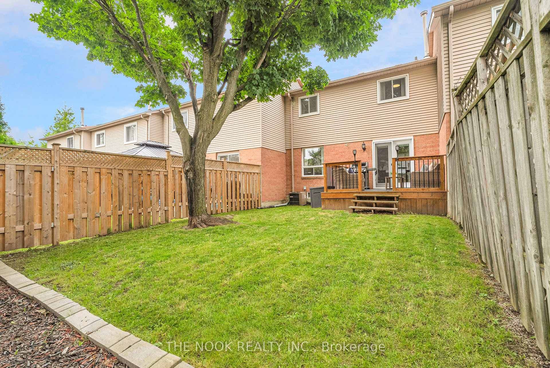 76 Hillhurst Crescent photo 37