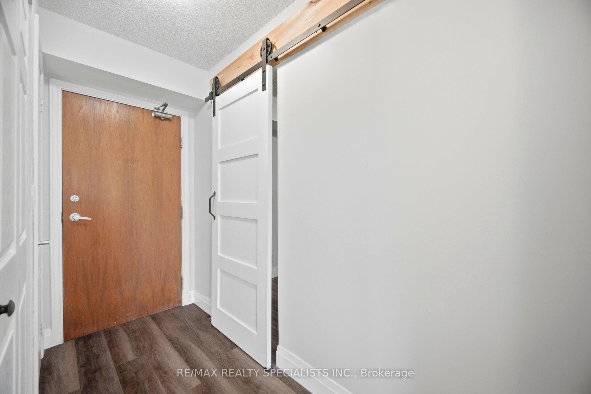 1 Elm Drive Unit 1810 photo 17