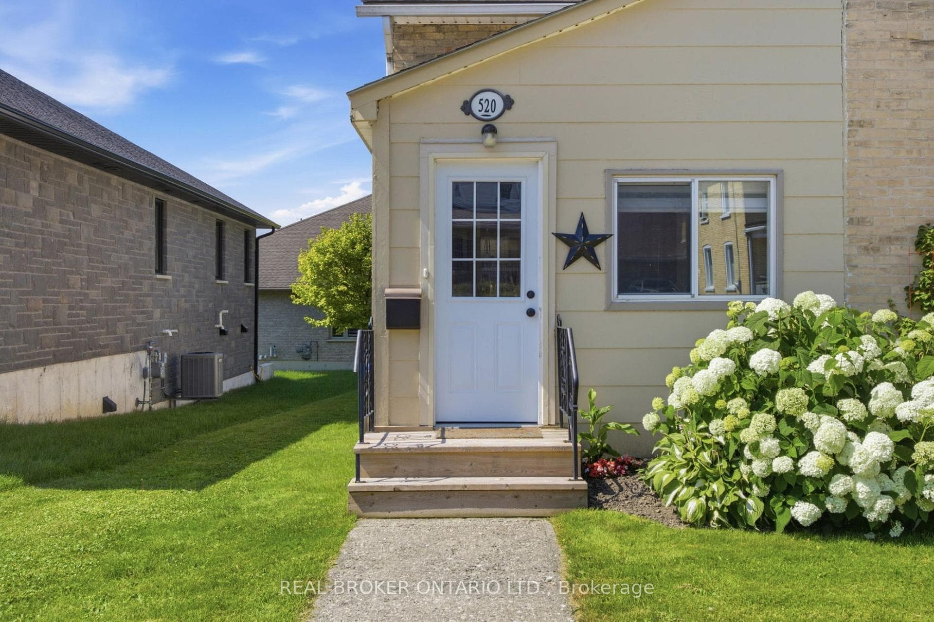 520 Elma Street photo 7