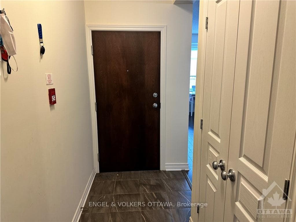 1013 BERYL Unit D photo 2