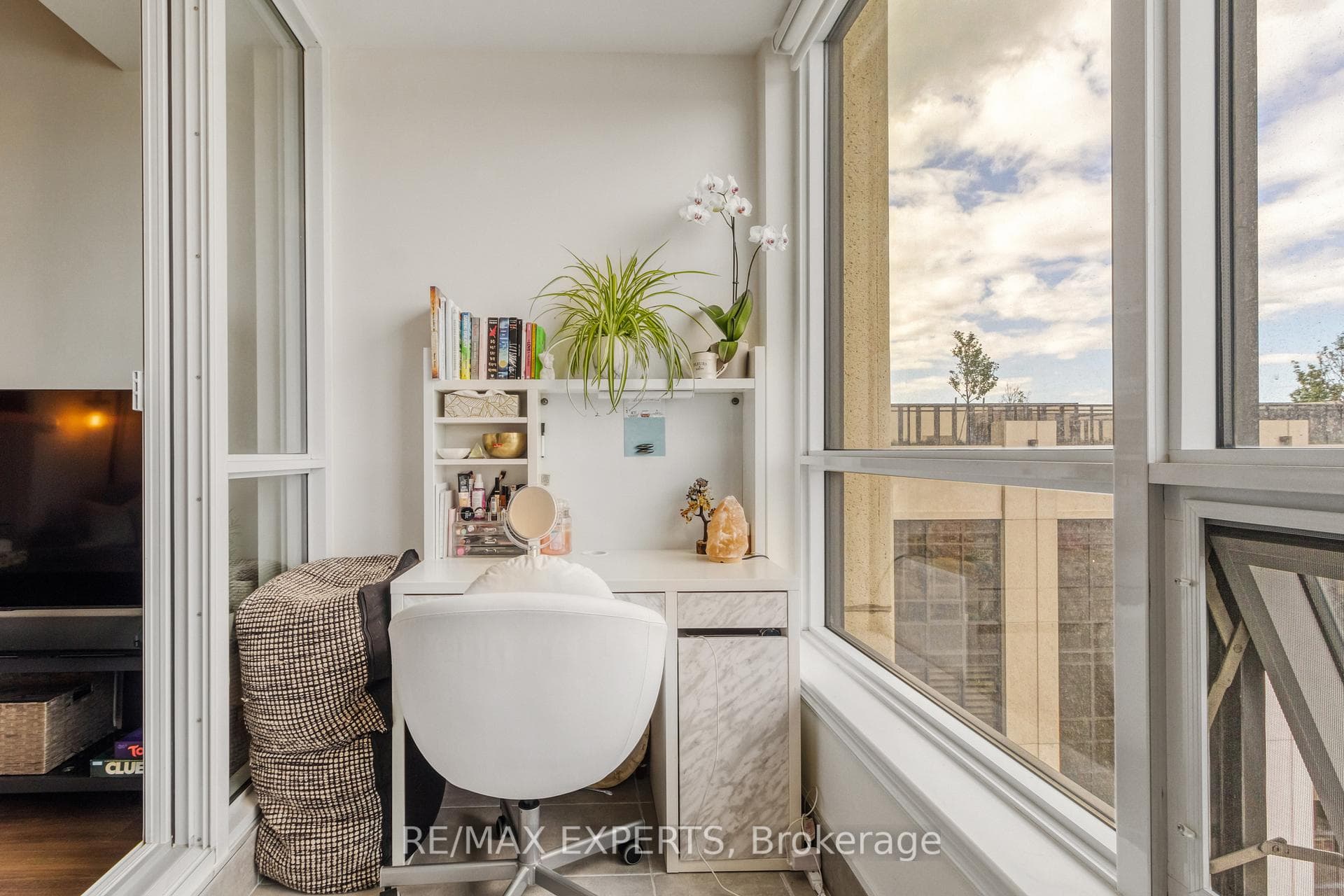 9085 Jane Street Unit 702 photo 11