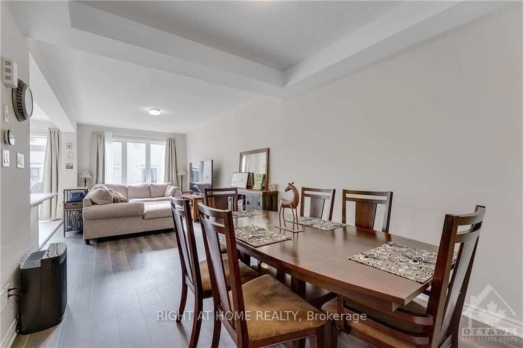 715 DERREEN Avenue photo 7