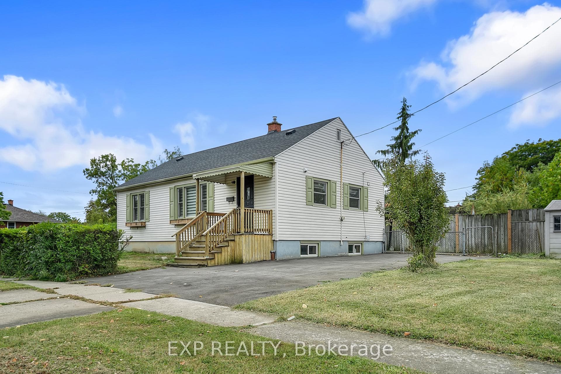 13 MCPHAIL Crescent photo 1