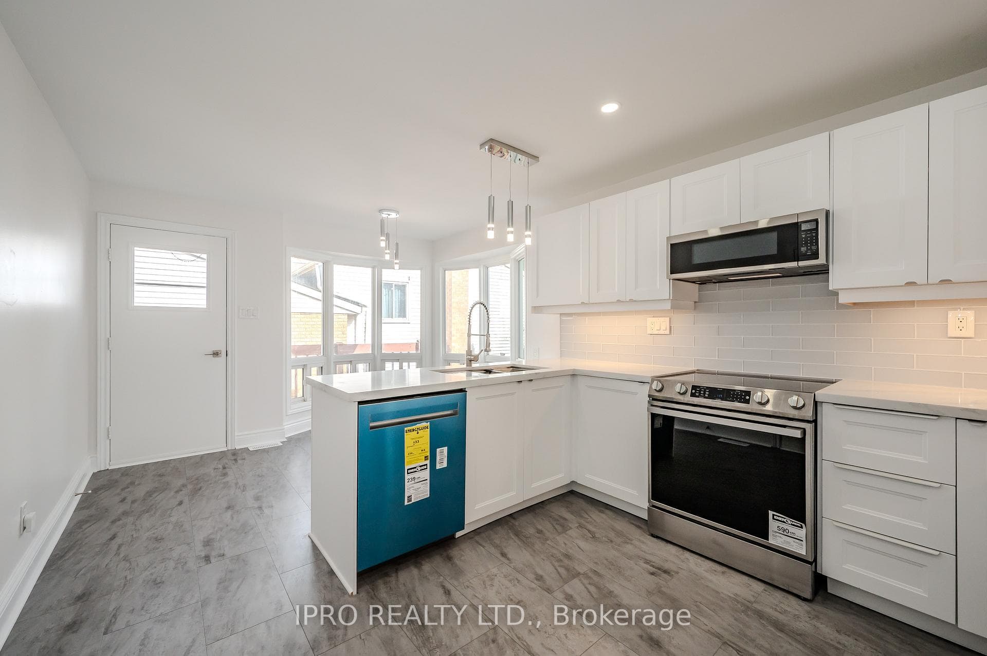 180 Westvale Drive photo 12