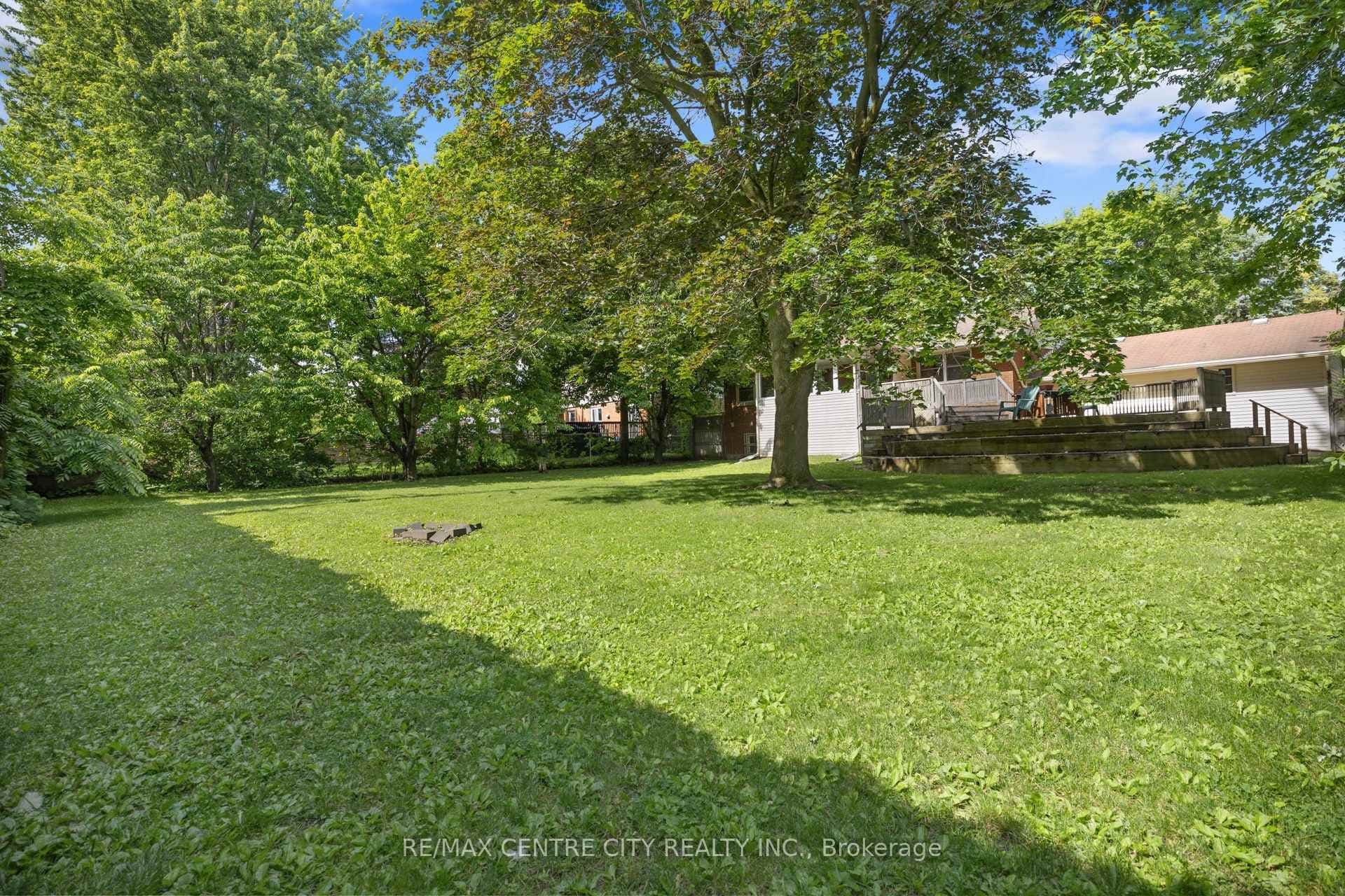 46 Brentwood Crescent photo 36