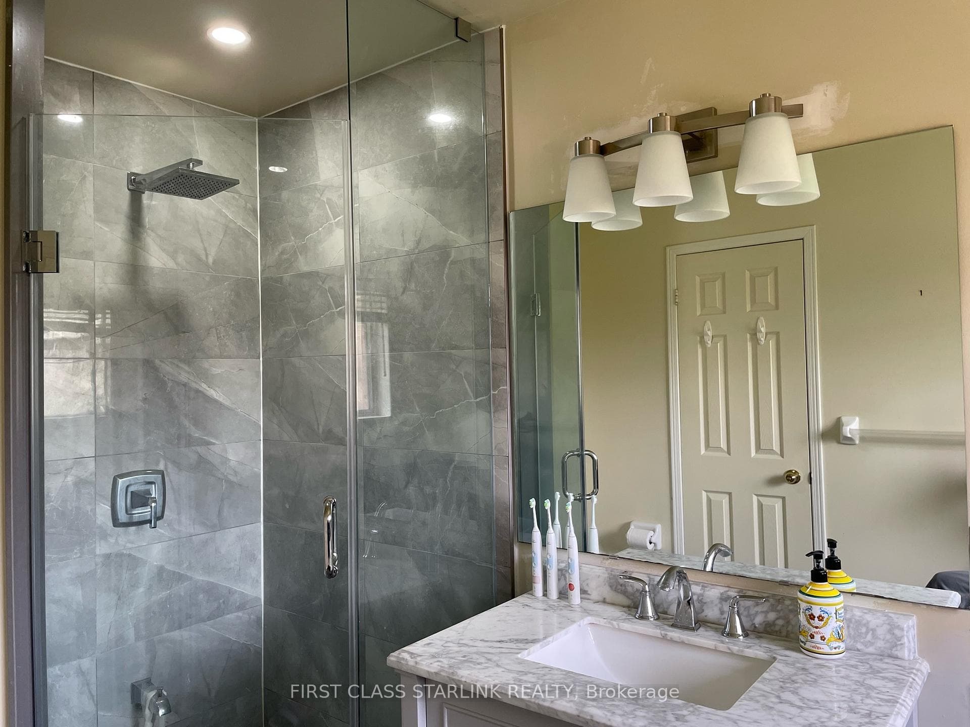 461 Pondview Place photo 8
