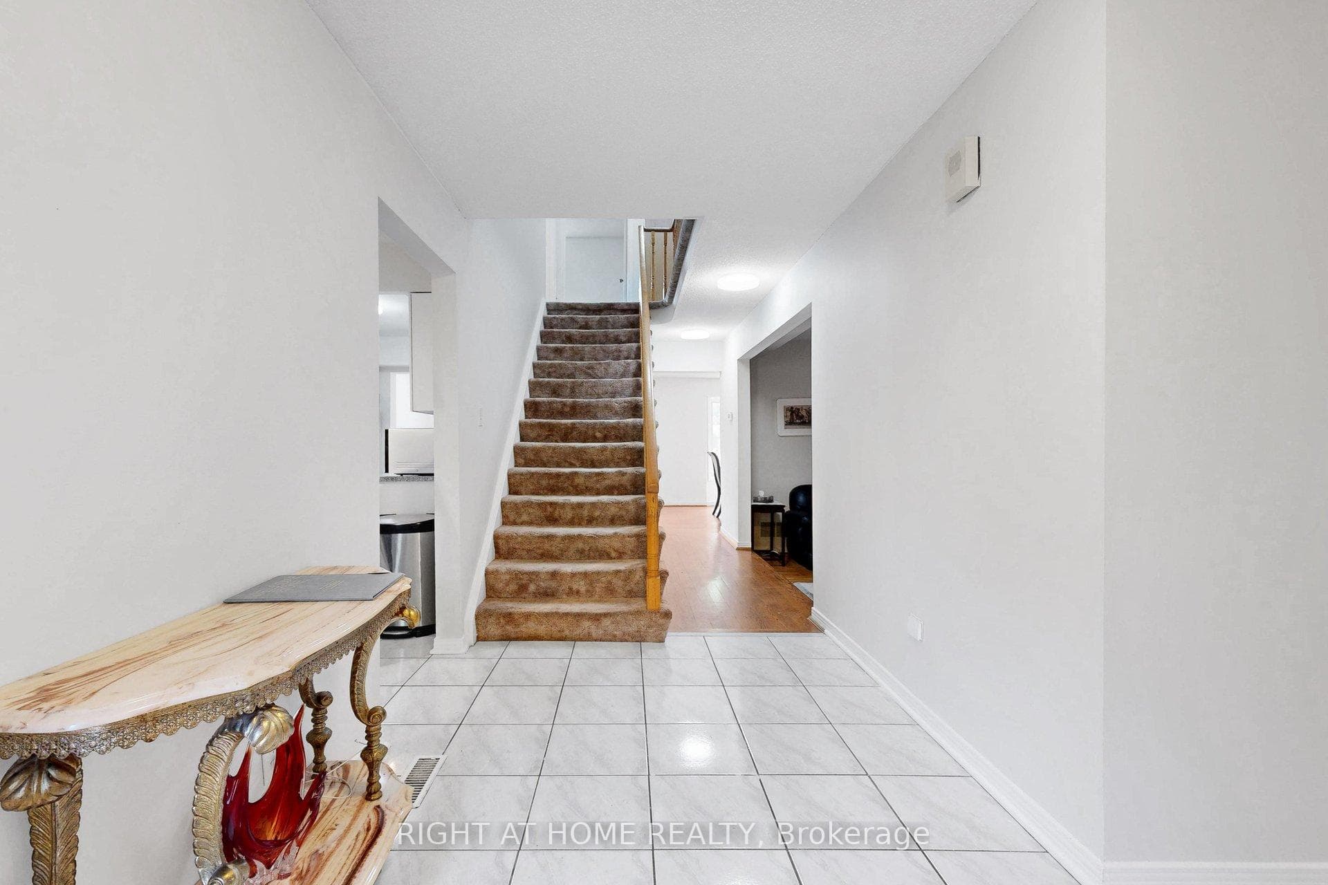 103 Heatherton Way photo 5