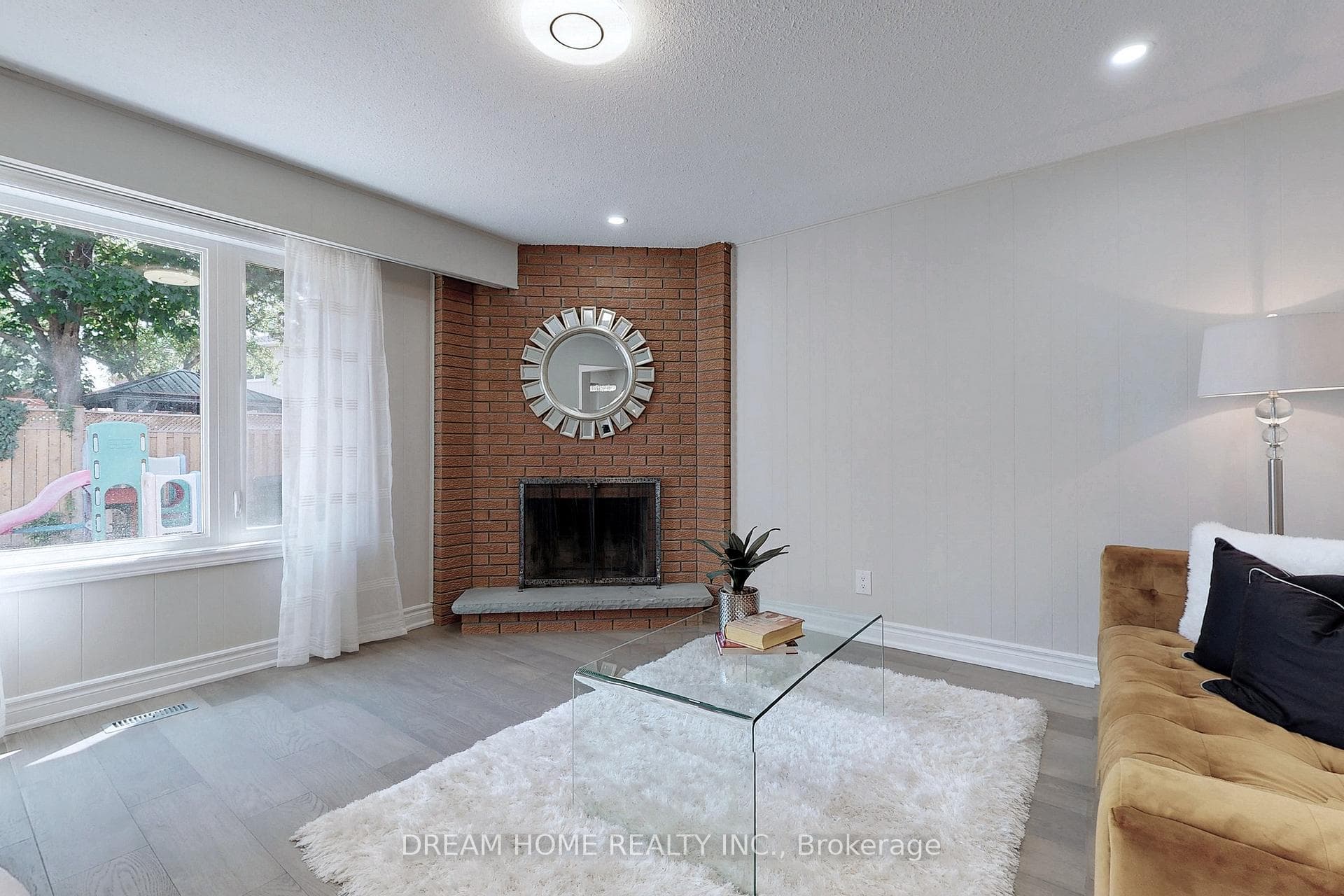 114 Mossbrook Crescent photo 9