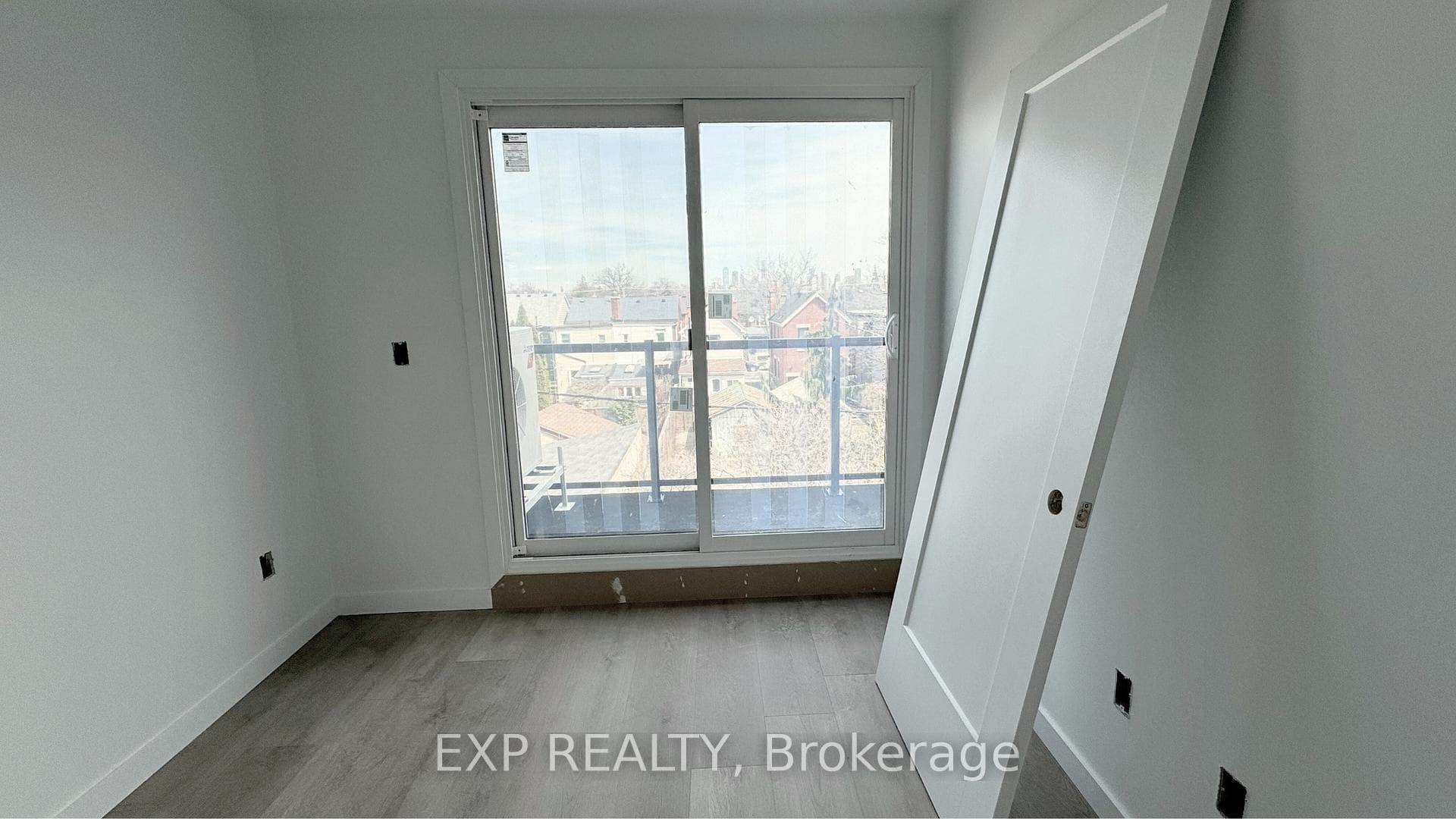 1103 Dufferin Street Unit 4 photo 5
