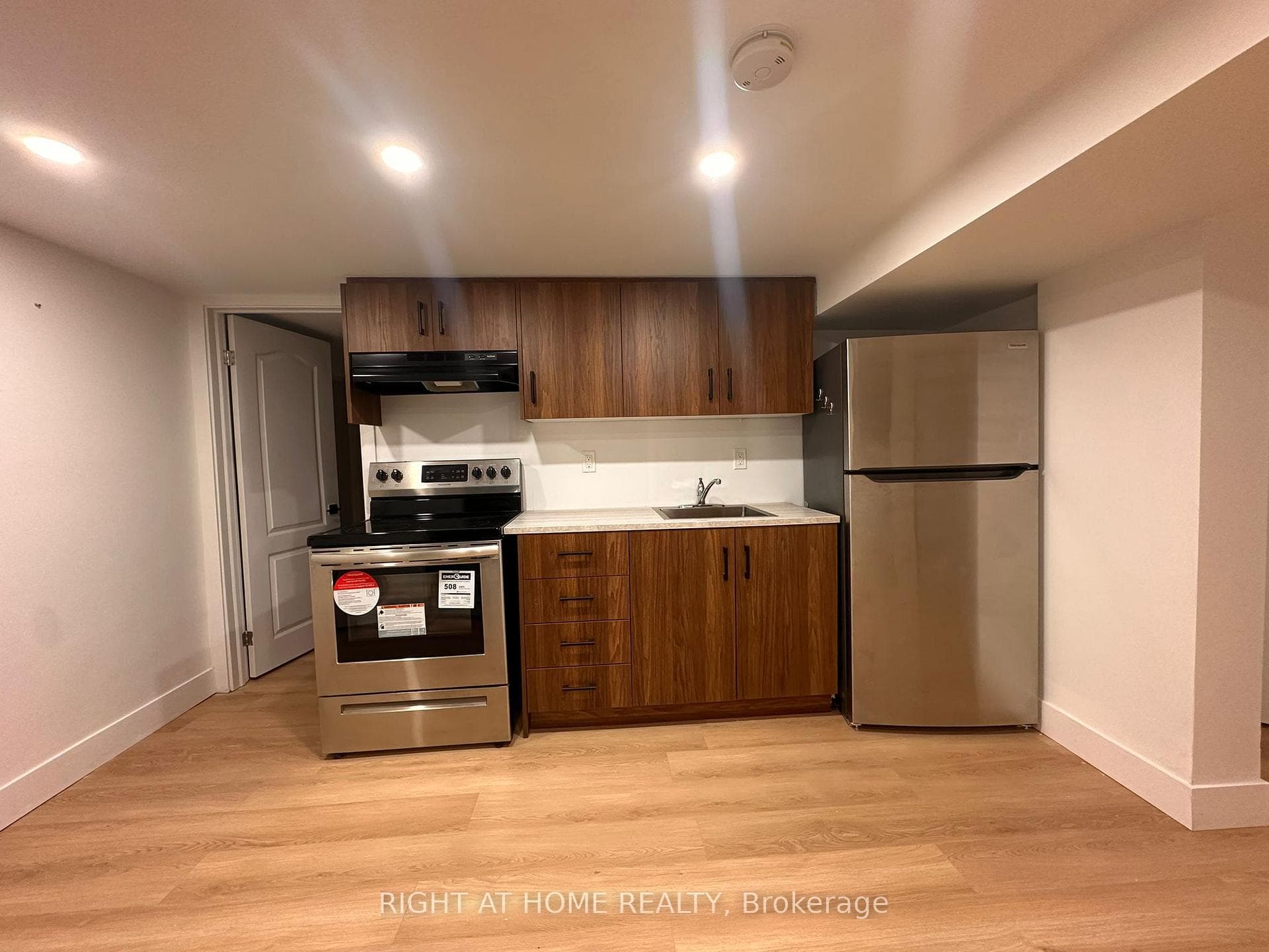 24 Sunbay Court Unit Bsmt 1 photo 8