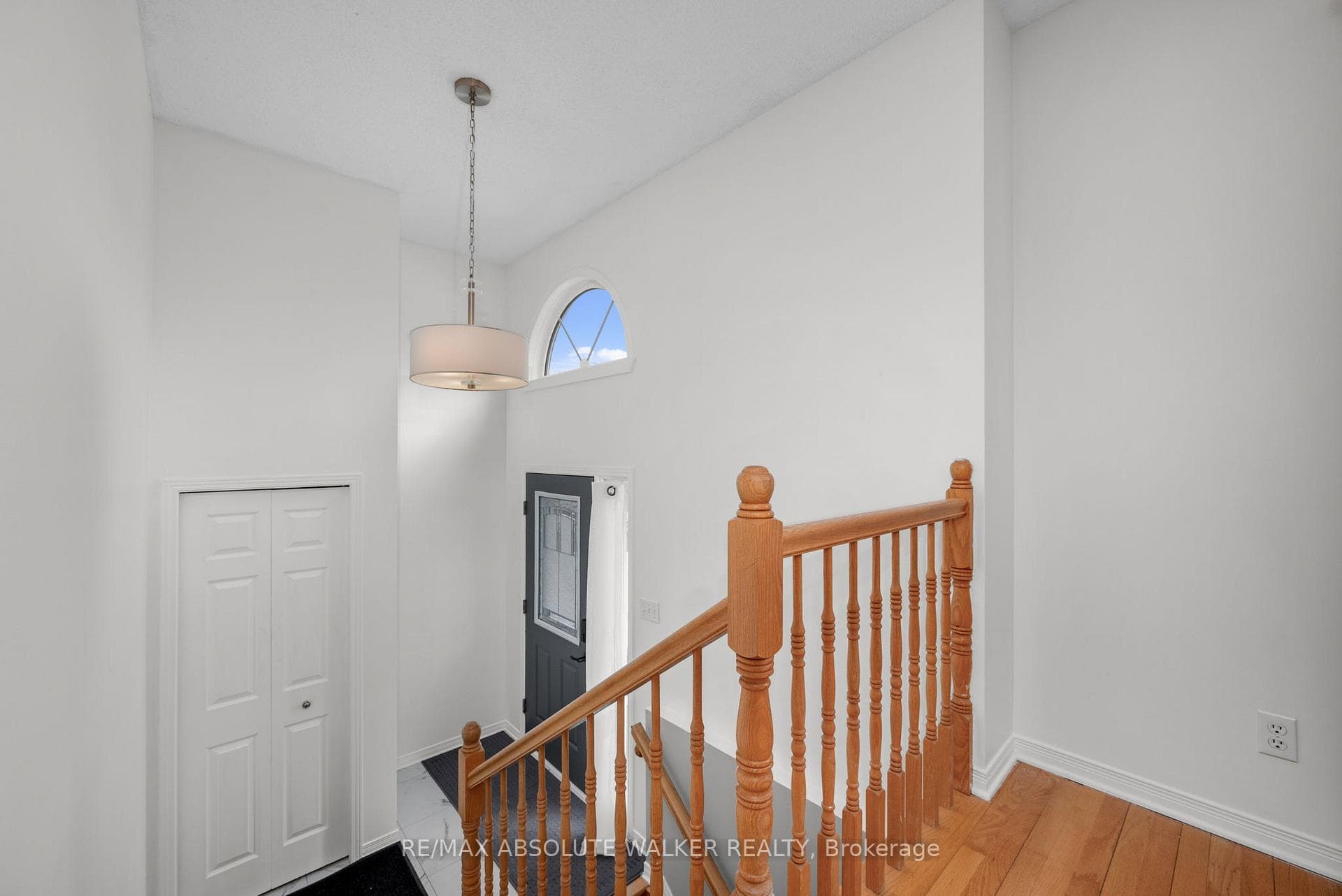 2846 Valerie Place photo 3