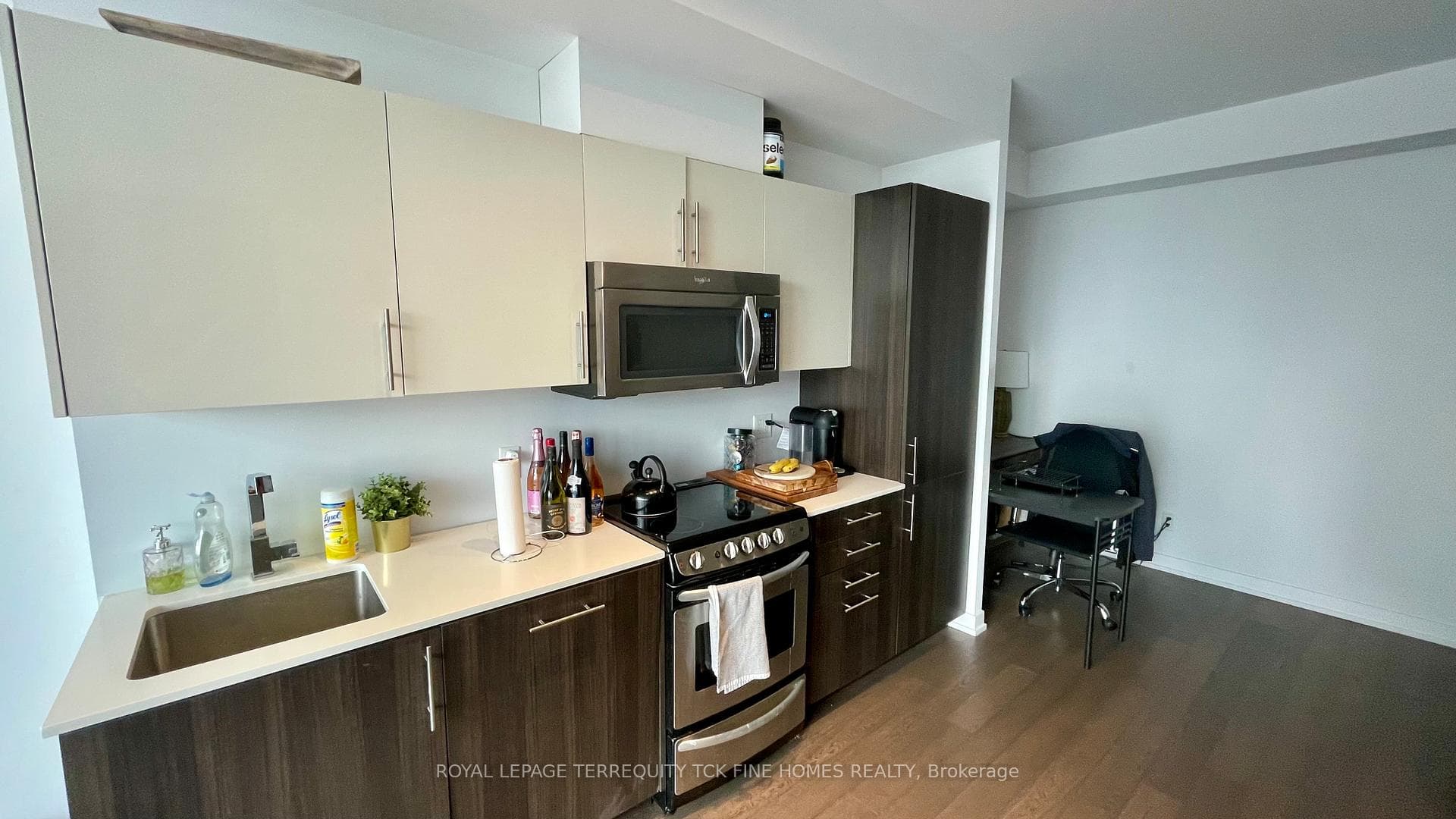 36 Howard Park Avenue Unit 314 photo 10