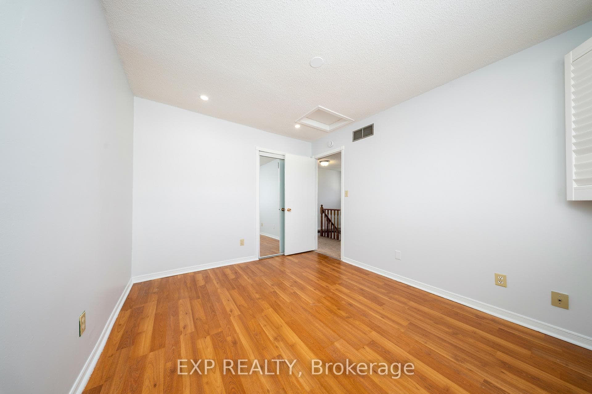 125 Overbank Drive photo 16