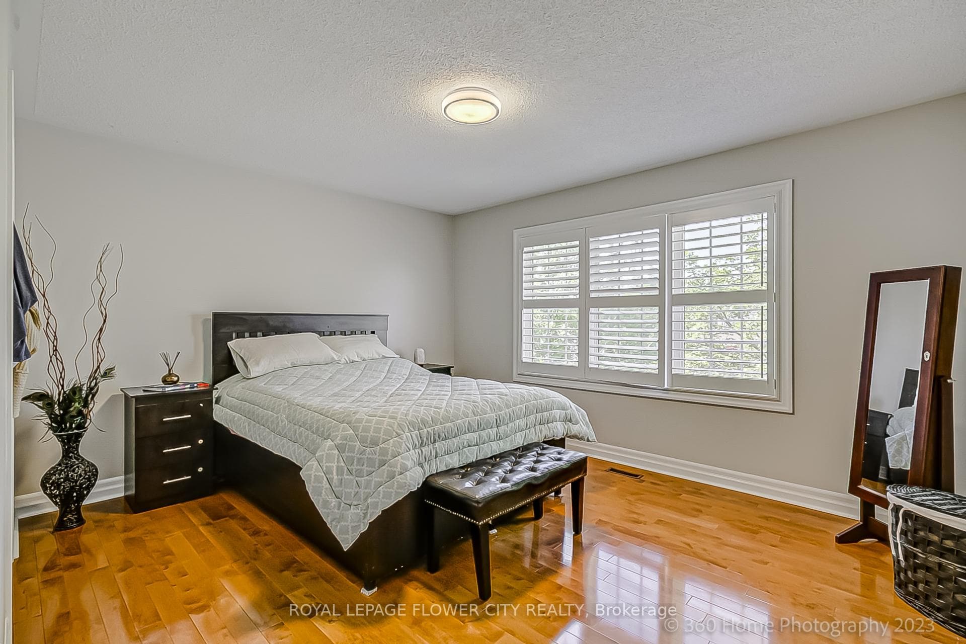 98 Treeline Boulevard photo 39