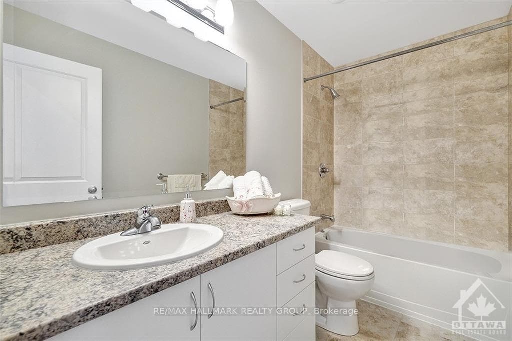 21 FALLENGALE Crescent photo 19