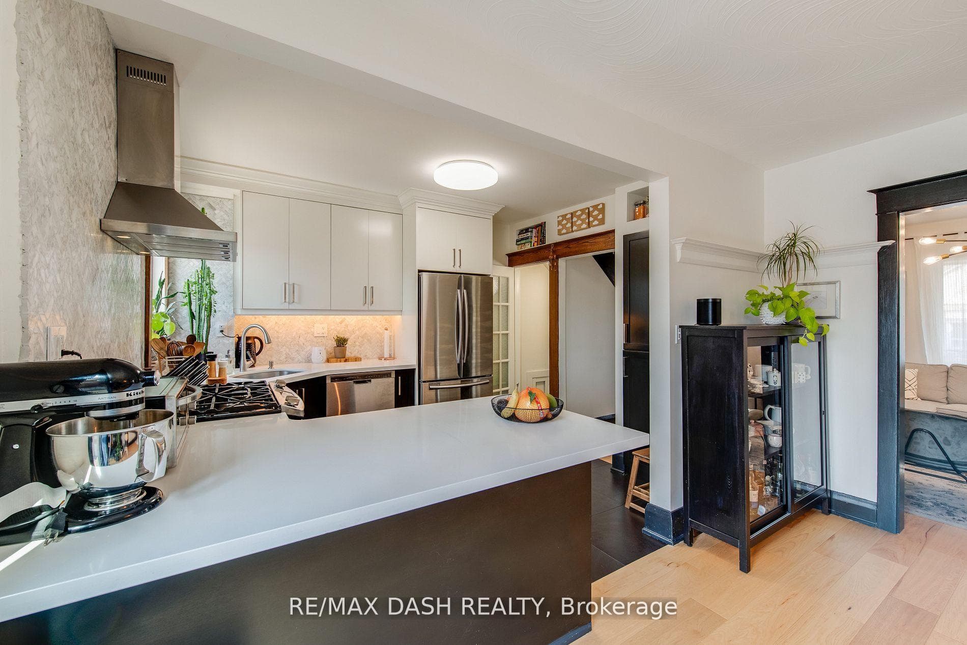 74 Oak Park Avenue photo 10