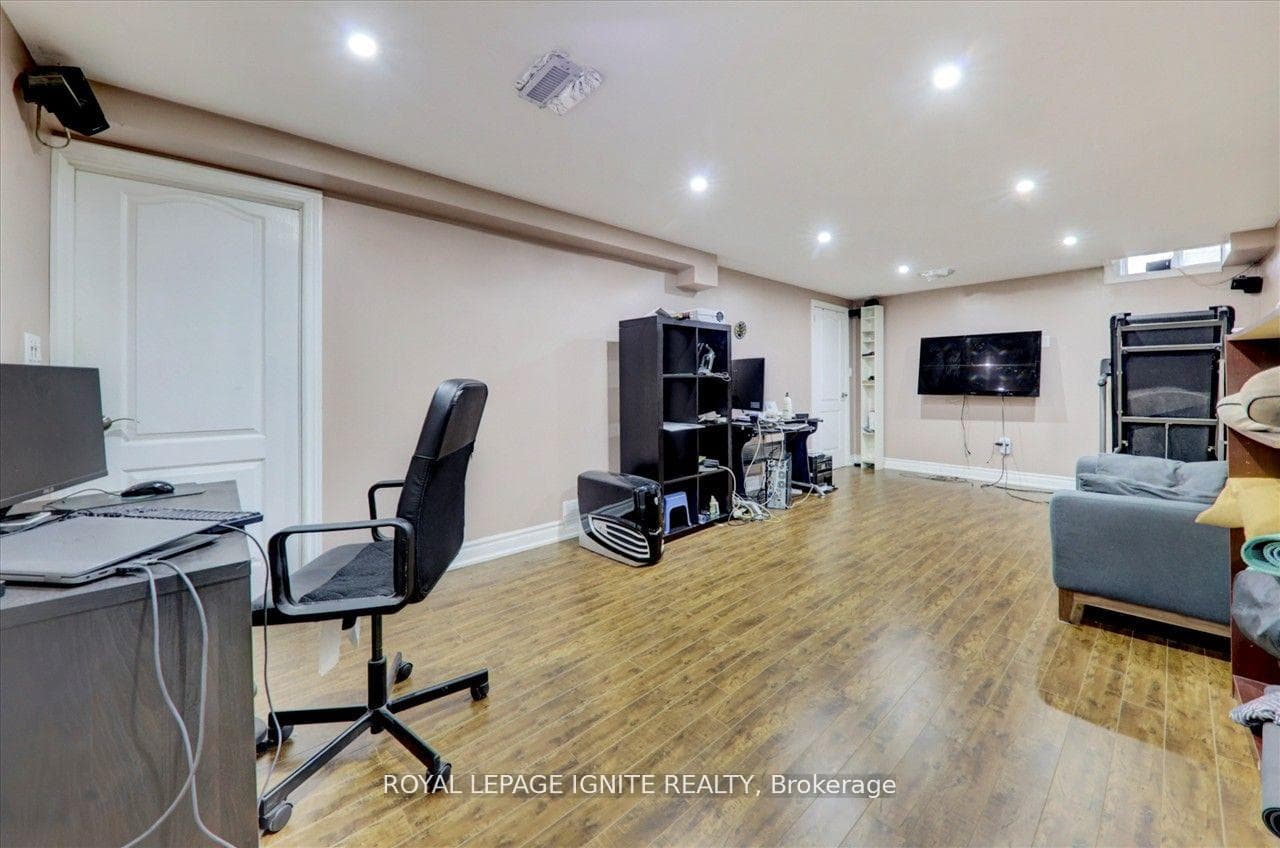 9 Pilkey Crescent photo 14