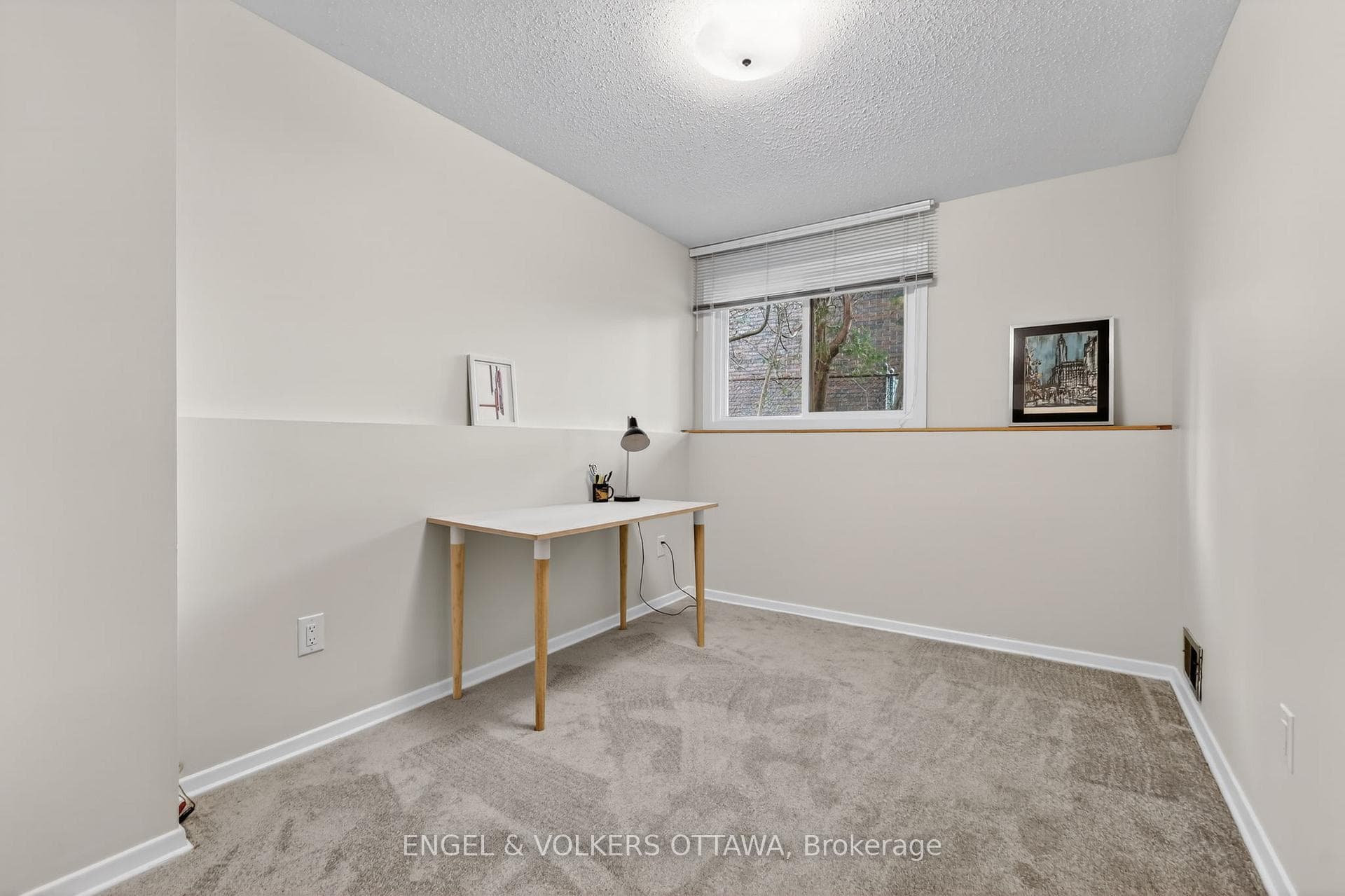 1795 Devlin Crescent photo 31