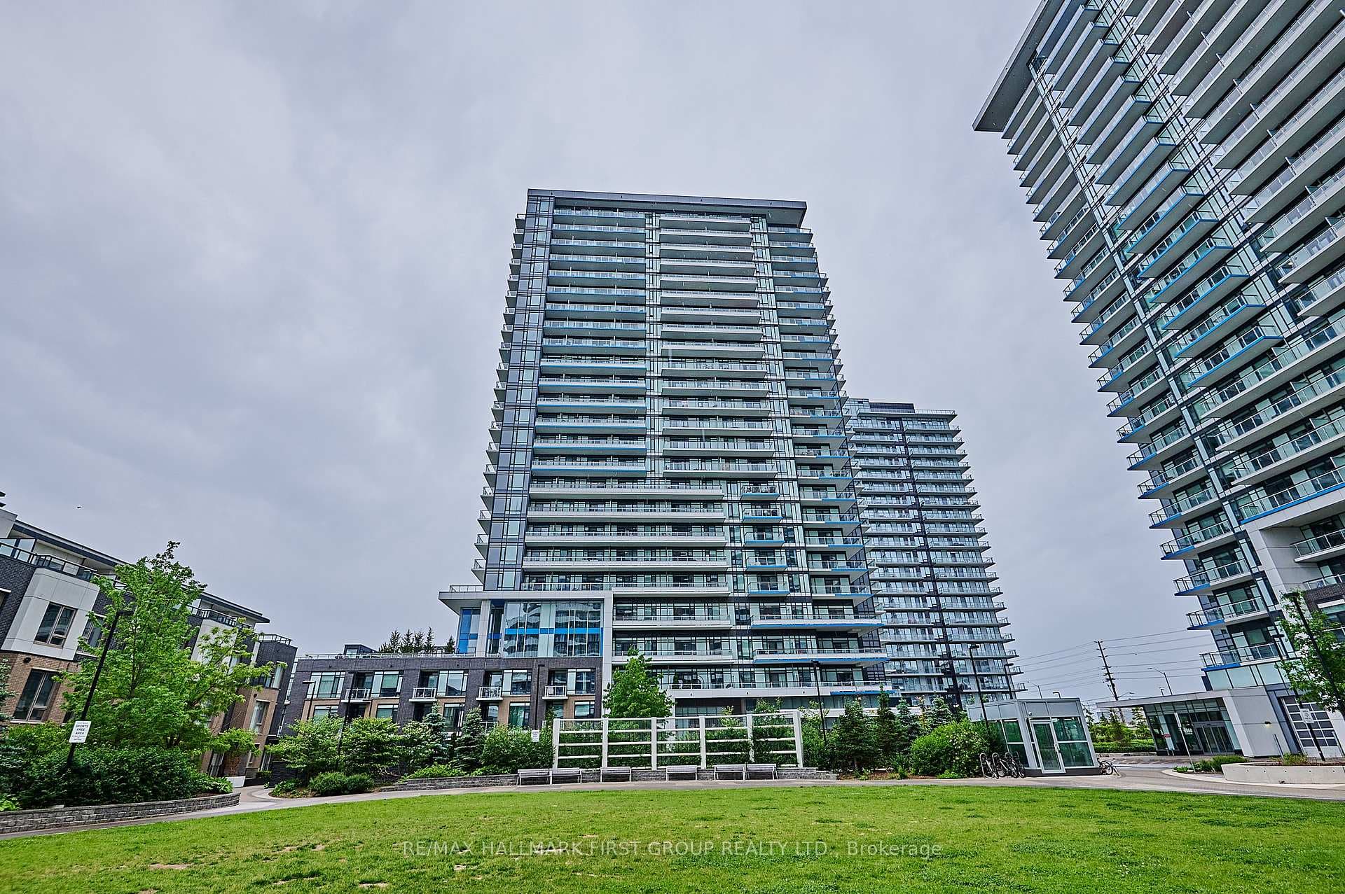 2560 Eglinton Avenue Unit 1502 photo 1
