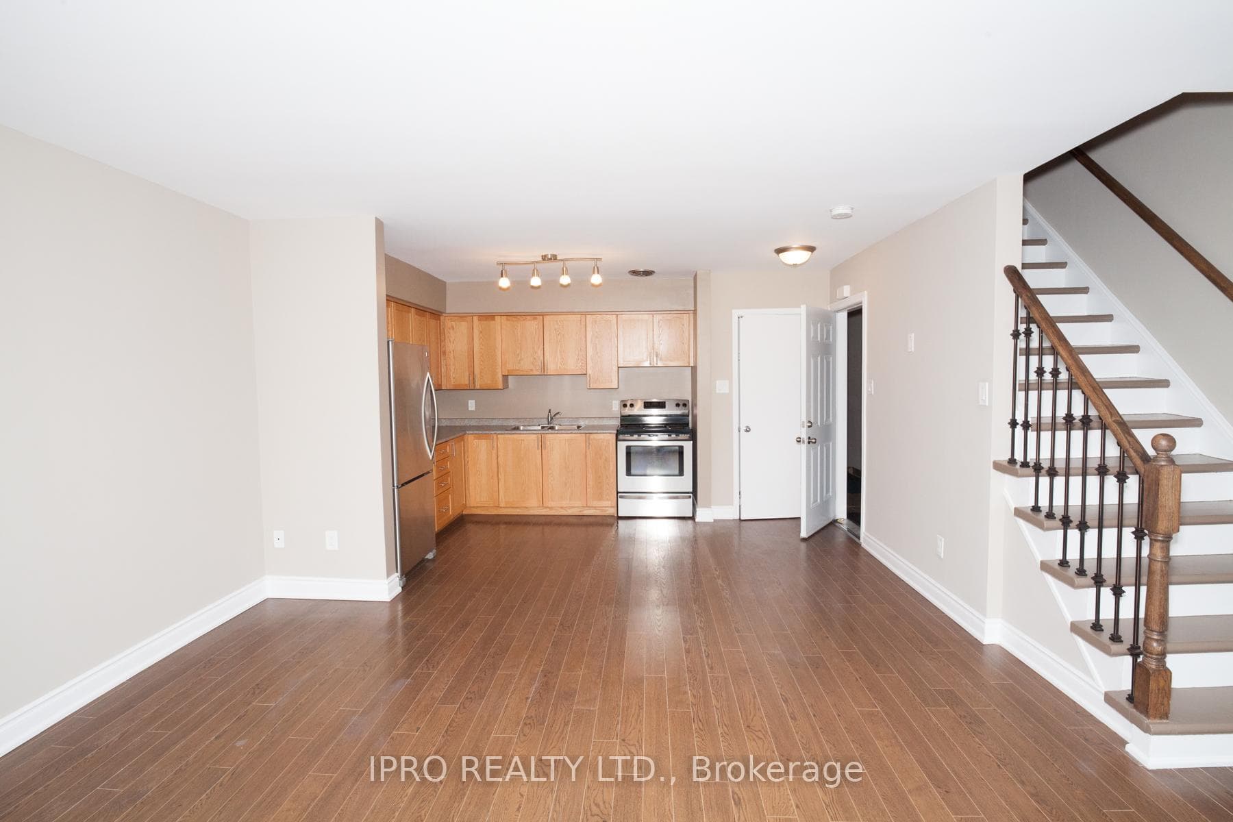 920 Pape Avenue Unit UPPER photo 3