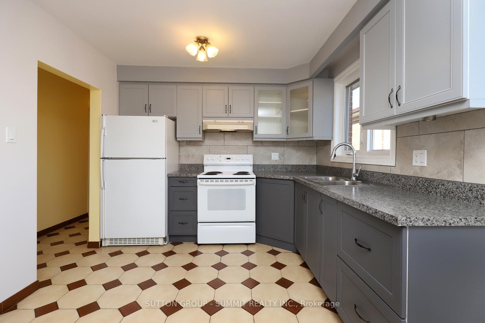 114 Hullmar Drive Unit MAIN LEVEL photo 10