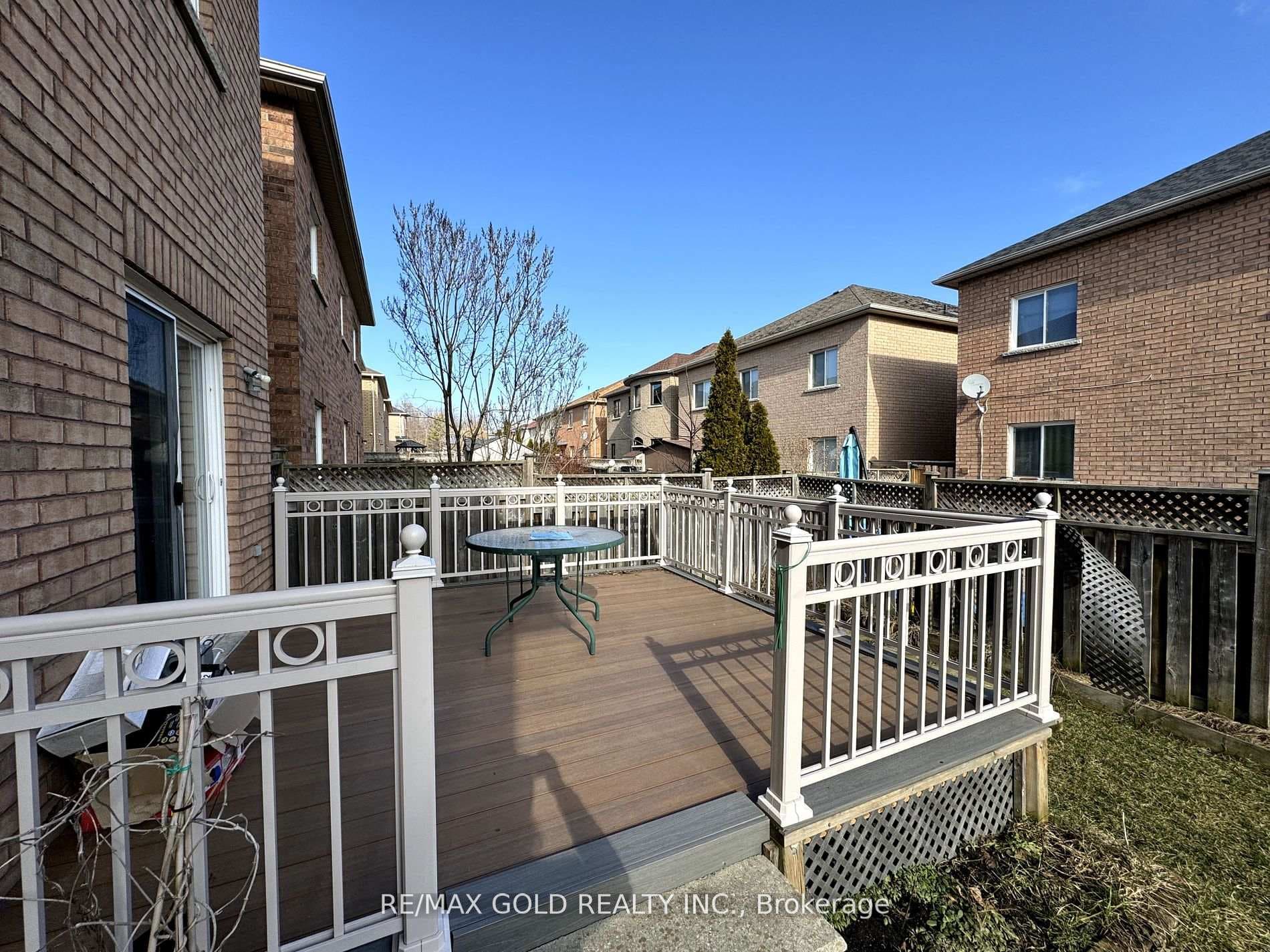 28 Sir Jacobs Crescent photo 3