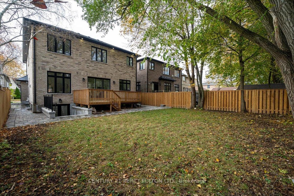 59 Sandown Avenue photo 43
