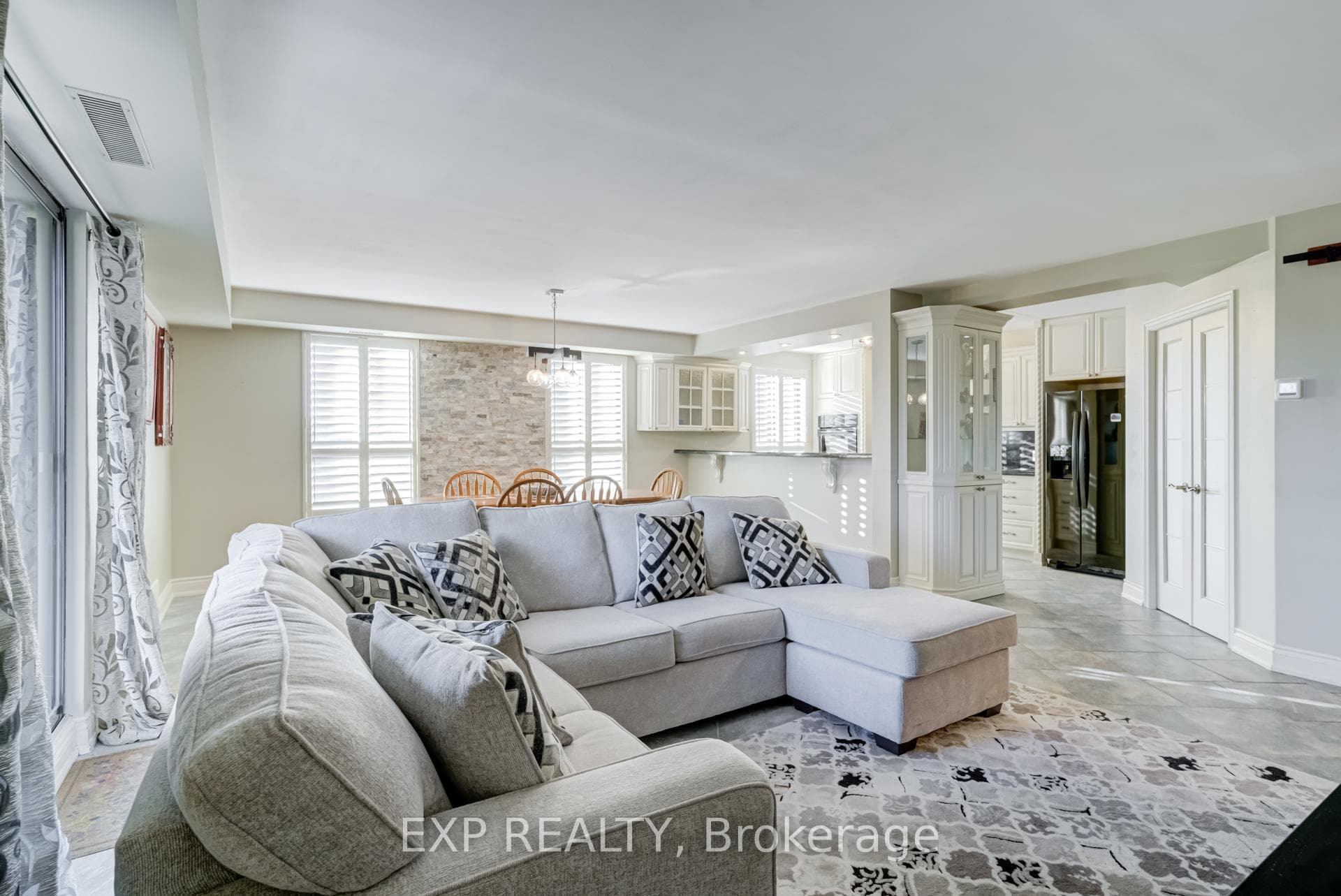 15390 Yonge Street Unit 404 photo 10