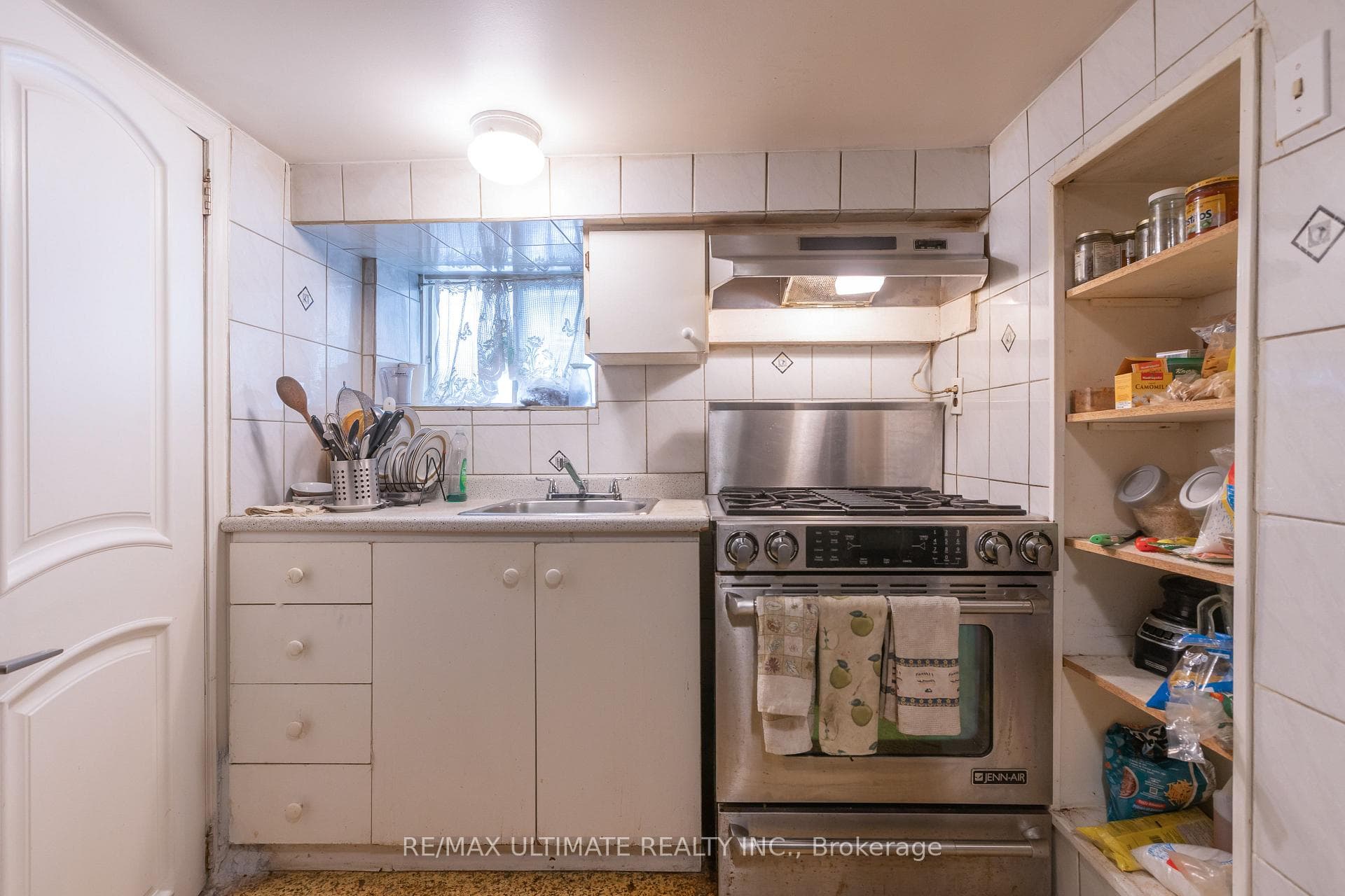 116 Ascot Avenue photo 30
