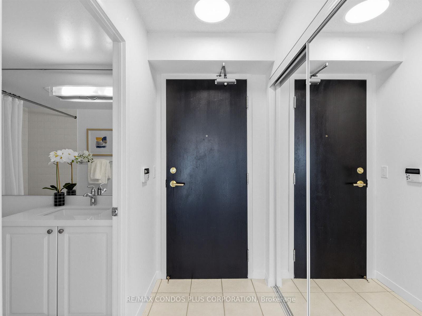 18 Yonge Street Unit 1012 photo 3