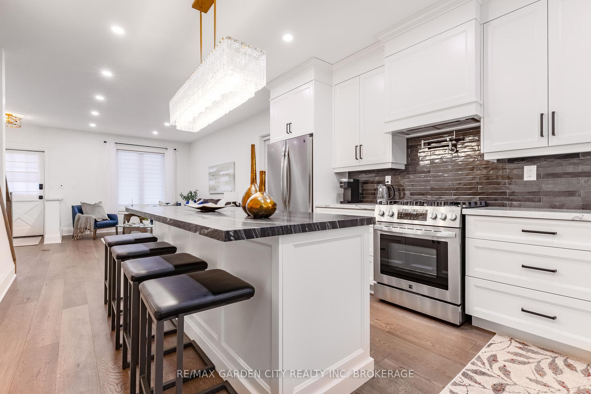 254 St Clair Boulevard photo 2