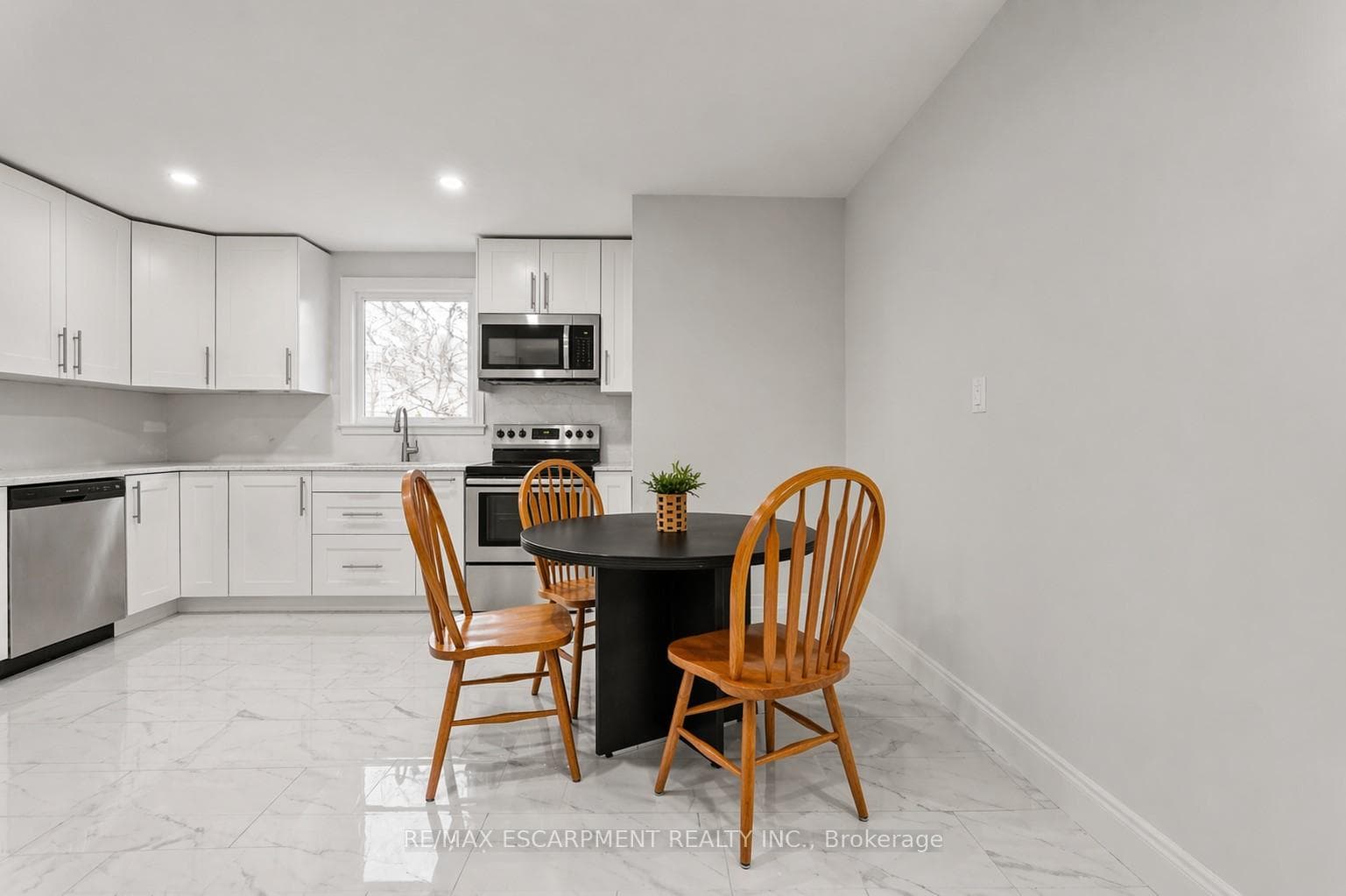 557 Lake Street photo 4