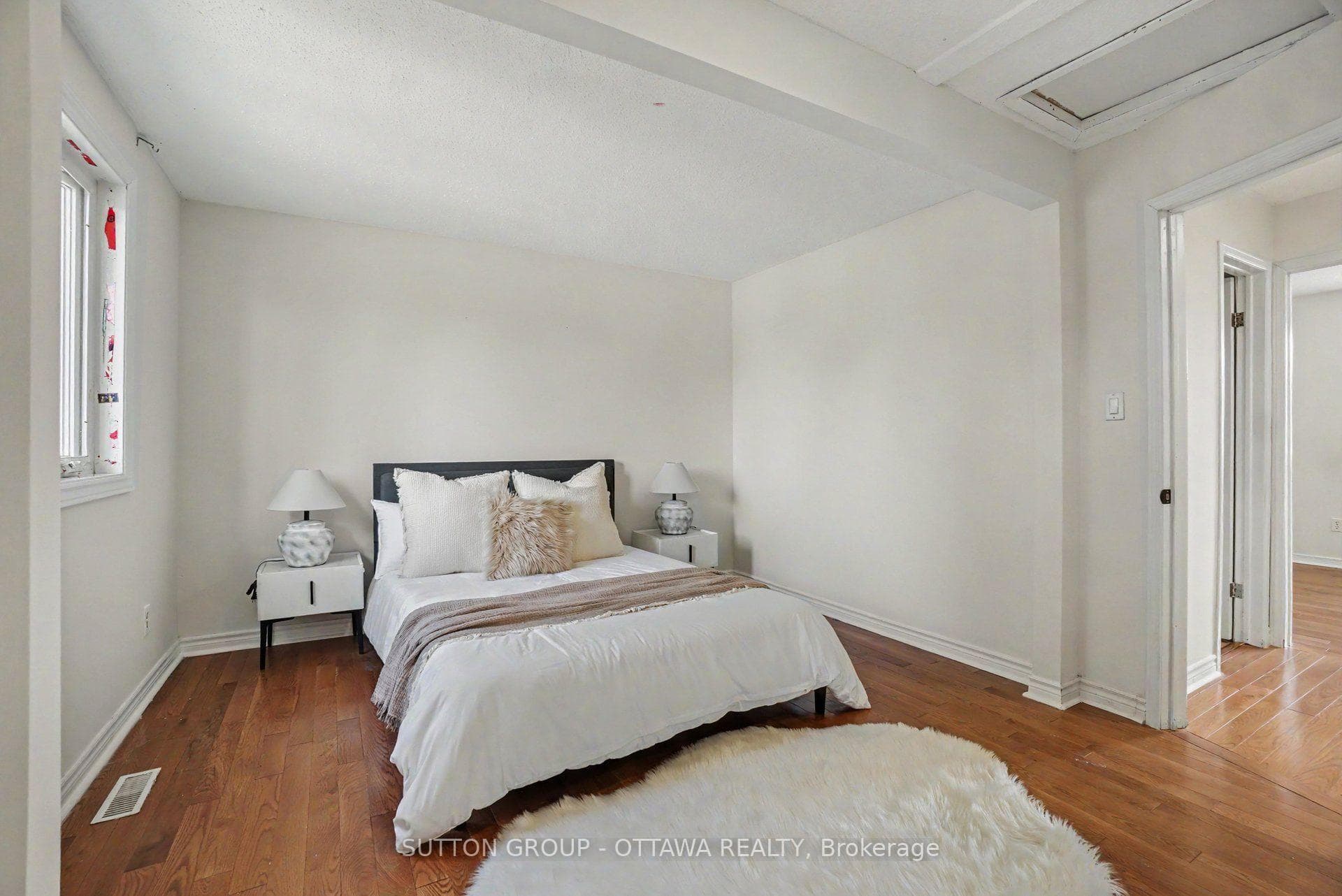 1833 BROUSSEAU Crescent photo 12