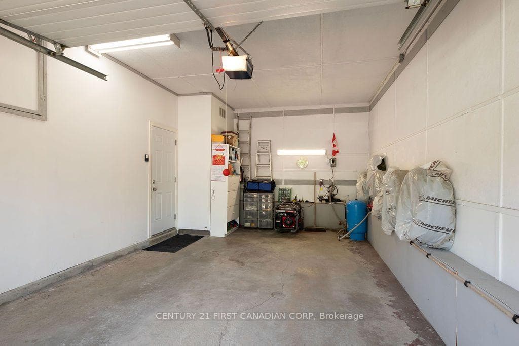 252 Rapley Street photo 28