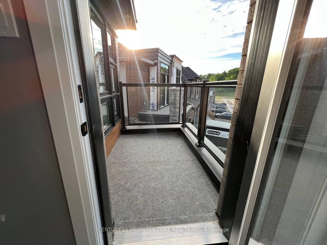 536 Nathalie Crescent photo 12