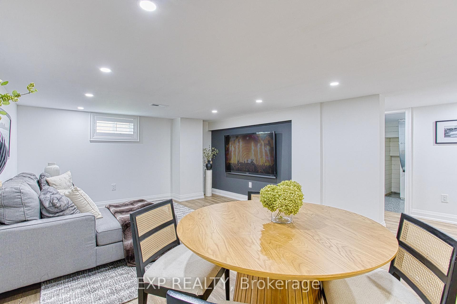 296 Winona Road photo 23