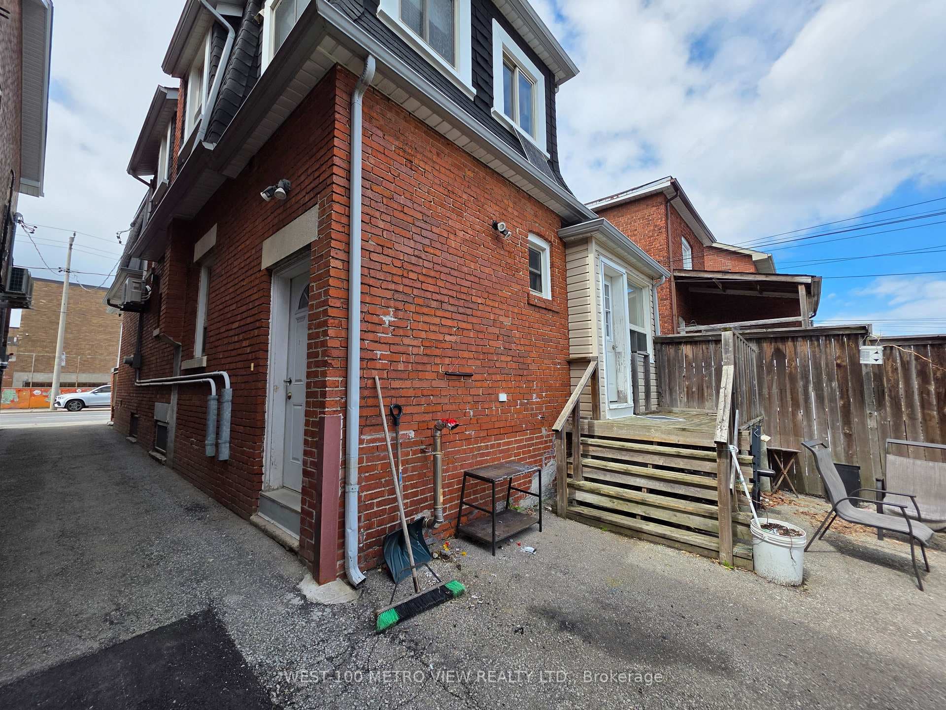 1733 Dufferin Street photo 26