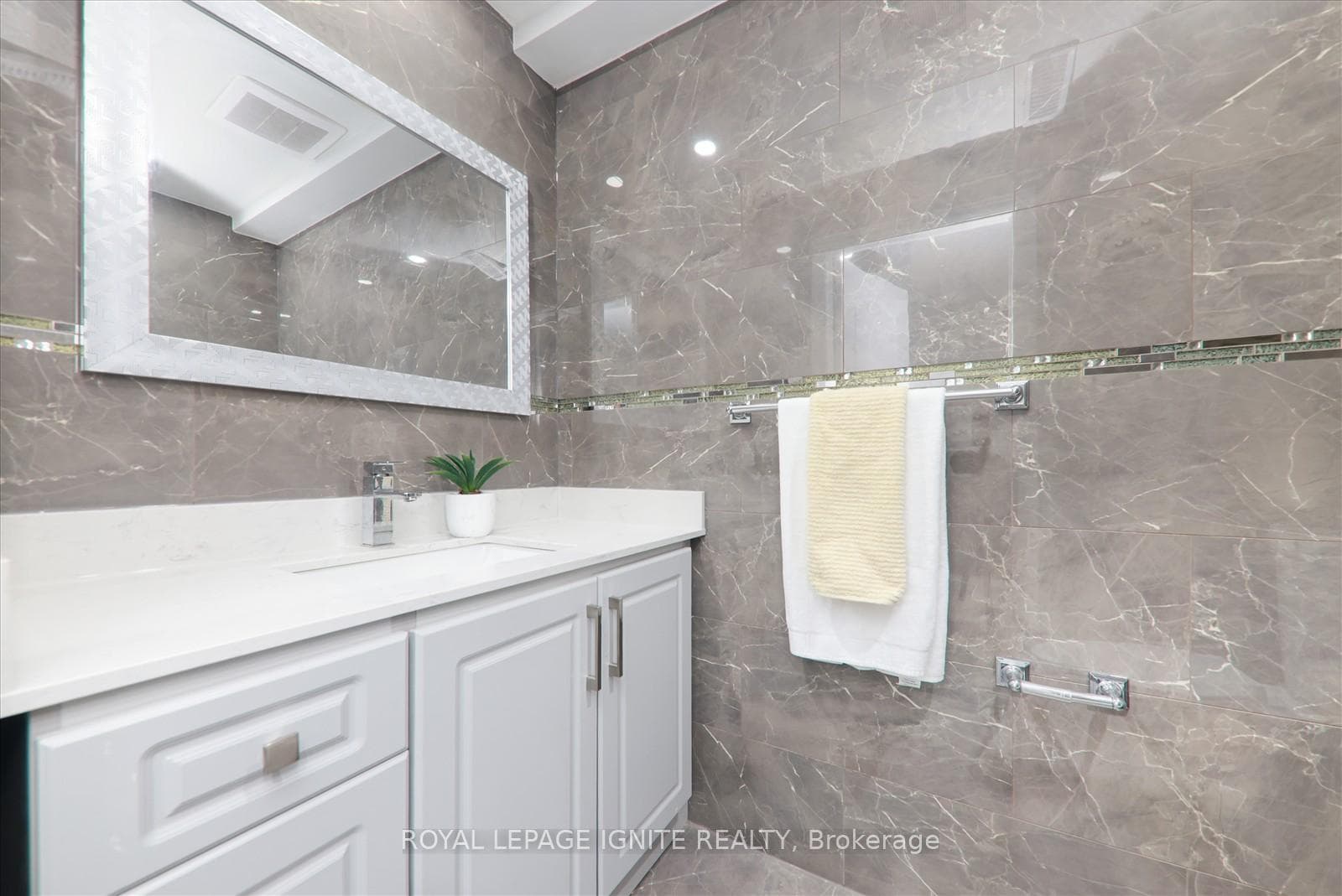 4 Schwalm Crescent photo 34